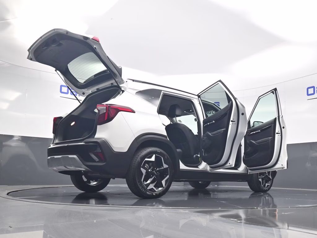 2026 Snow White Pearl Kia Seltos EX FWD SUV