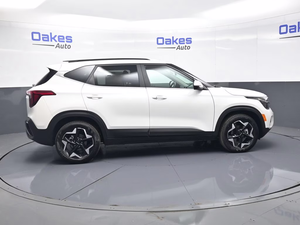 2026 Snow White Pearl Kia Seltos EX FWD SUV