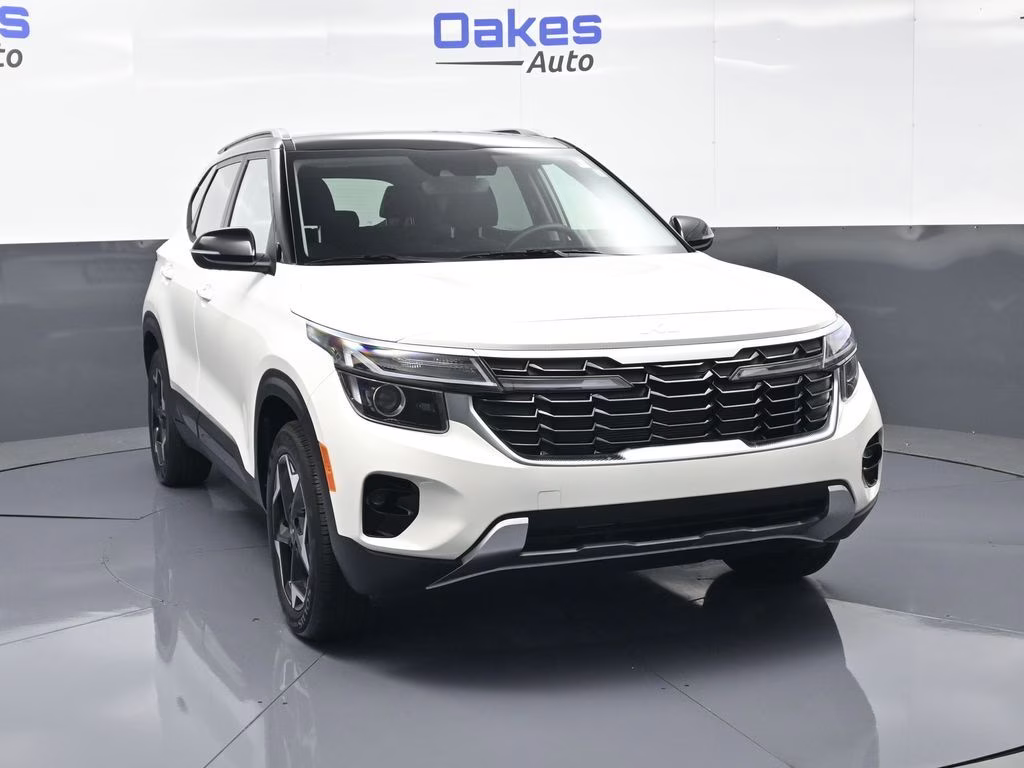 2026 Clear White/Black Roof Kia Seltos S FWD SUV