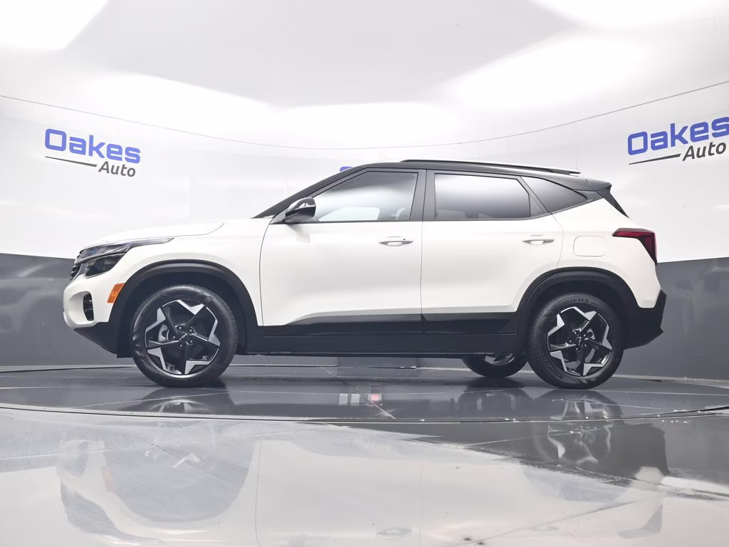 2026 Clear White/Black Roof Kia Seltos S FWD SUV