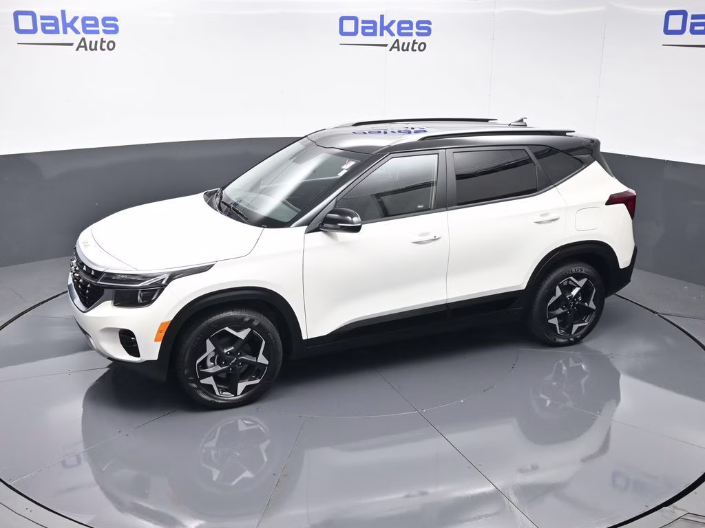 2026 Clear White/Black Roof Kia Seltos S FWD SUV