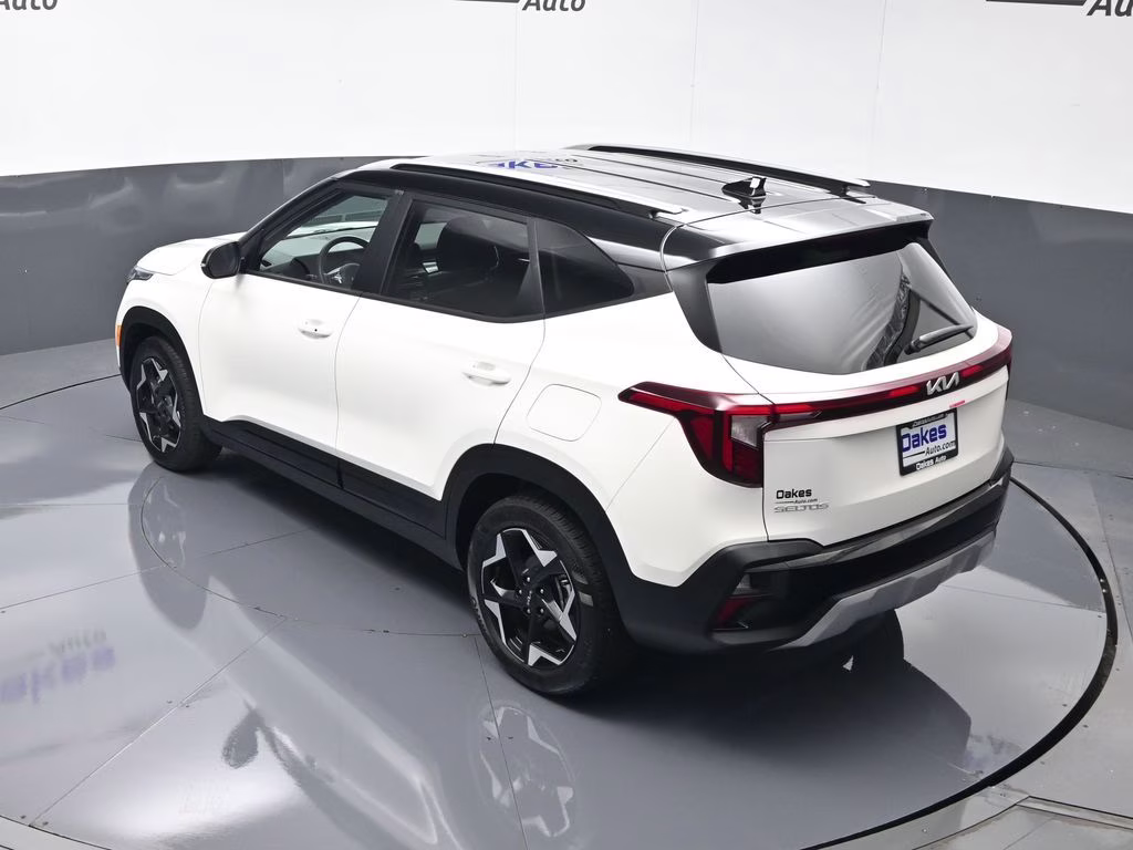 2026 Clear White/Black Roof Kia Seltos S FWD SUV