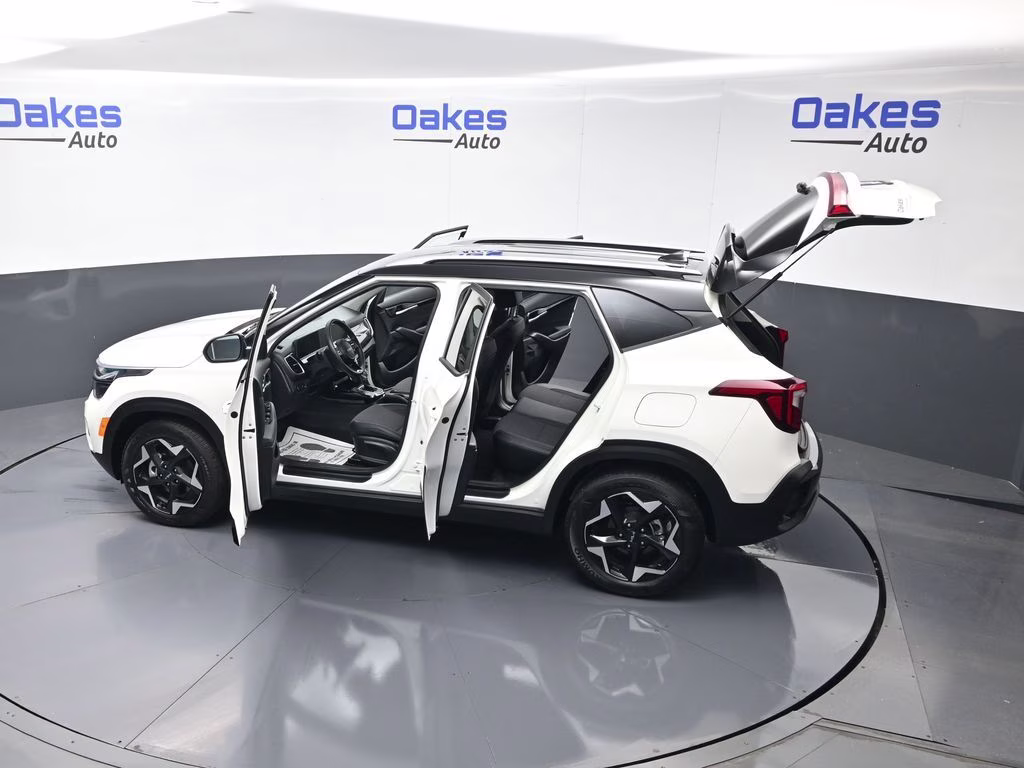 2026 Clear White/Black Roof Kia Seltos S FWD SUV