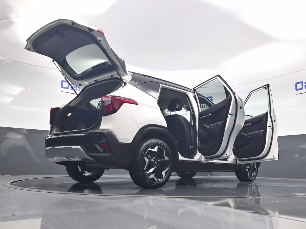 2026 Clear White/Black Roof Kia Seltos S FWD SUV