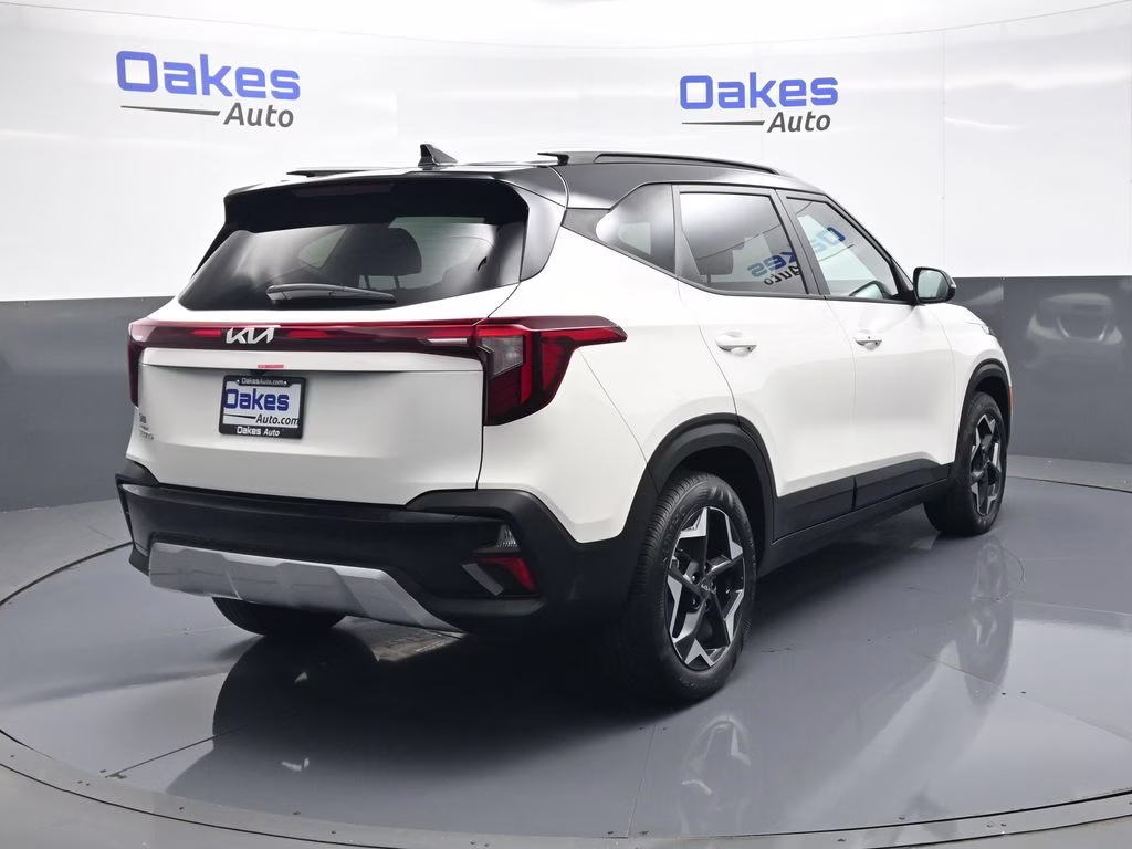2026 Clear White/Black Roof Kia Seltos S FWD SUV