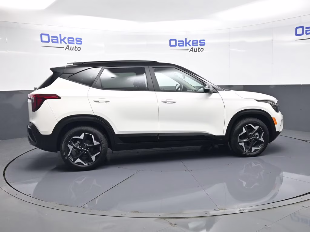 2026 Clear White/Black Roof Kia Seltos S FWD SUV