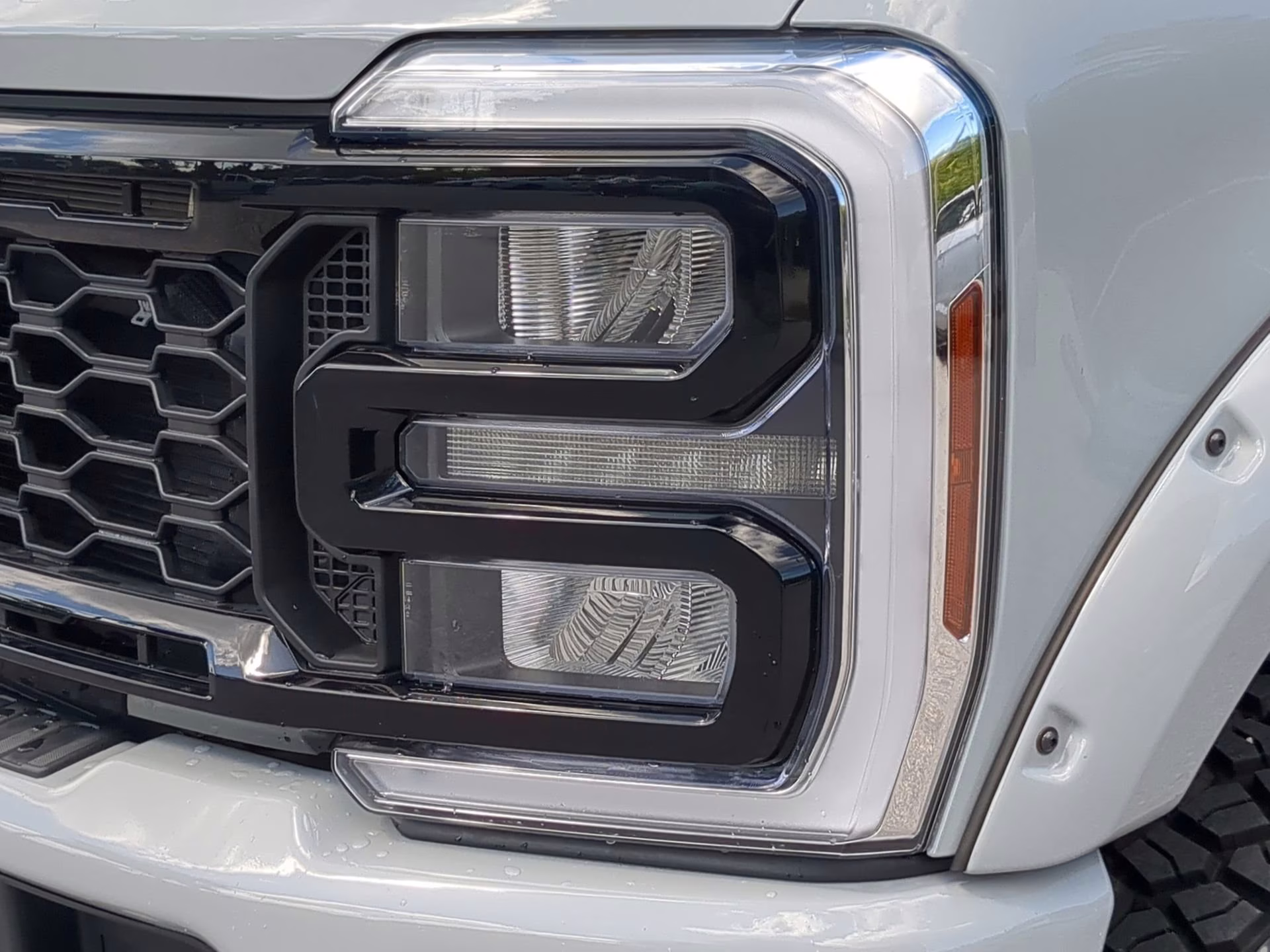 2025 Avalanche Ford Super Duty F-250 SRW LARIAT Crew Cab Pickup 4X4 Truck