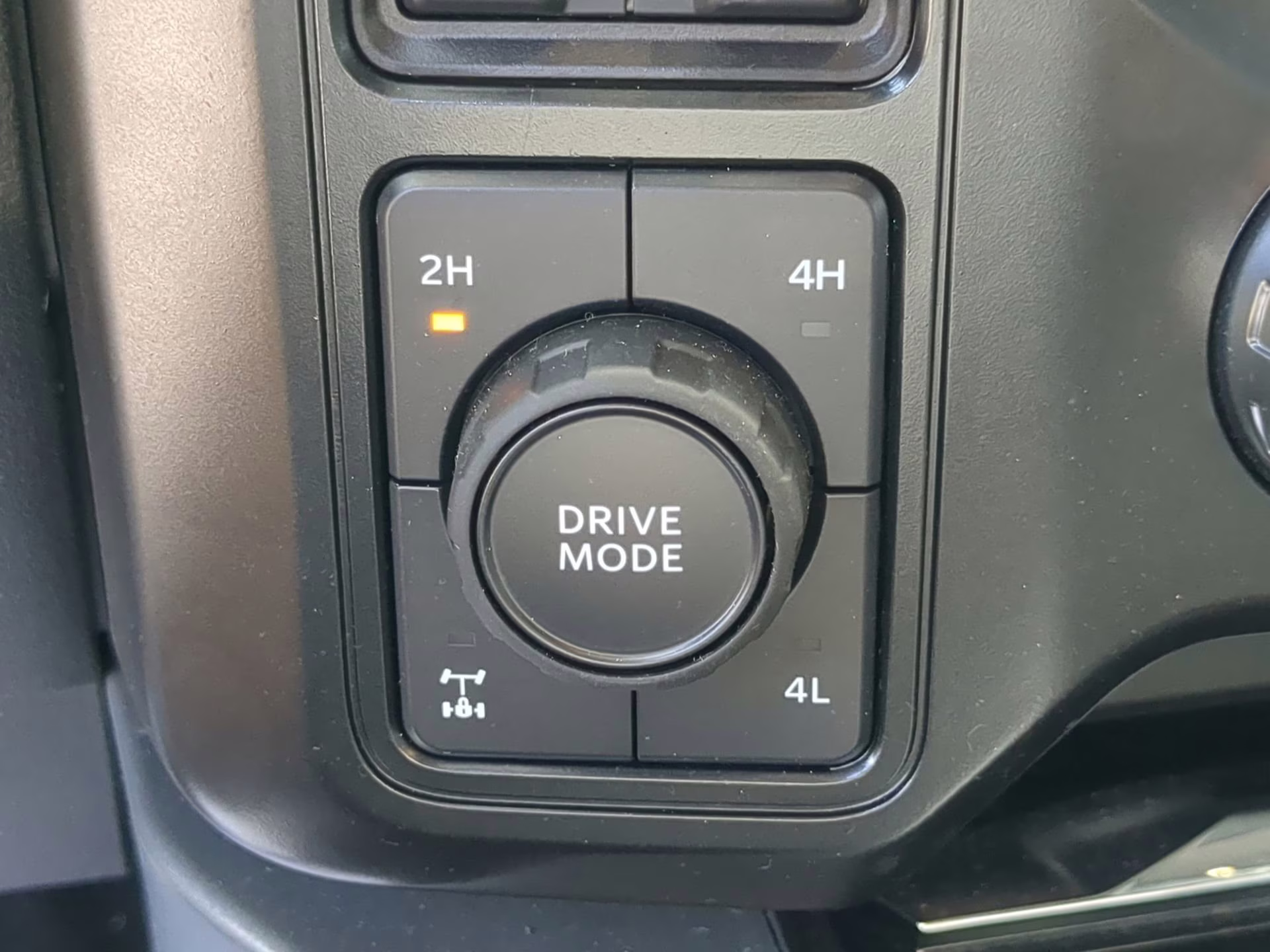 2025 Avalanche Ford Super Duty F-250 SRW LARIAT Crew Cab Pickup 4X4 Truck