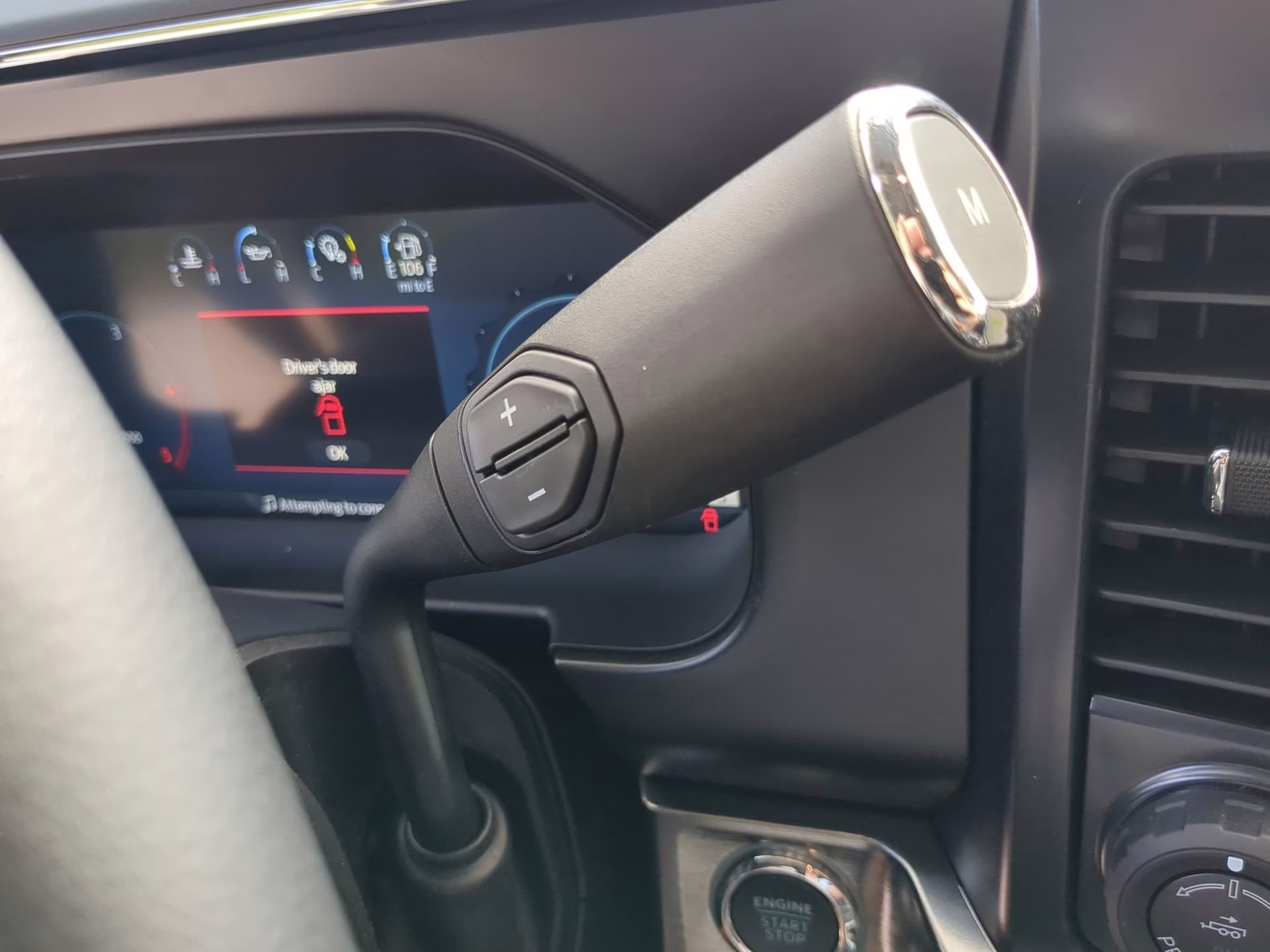 2025 Avalanche Ford Super Duty F-250 SRW LARIAT Crew Cab Pickup 4X4 Truck