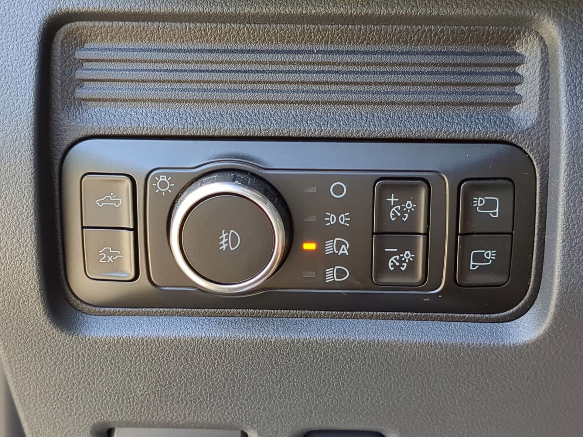 2025 Avalanche Ford Super Duty F-250 SRW LARIAT Crew Cab Pickup 4X4 Truck