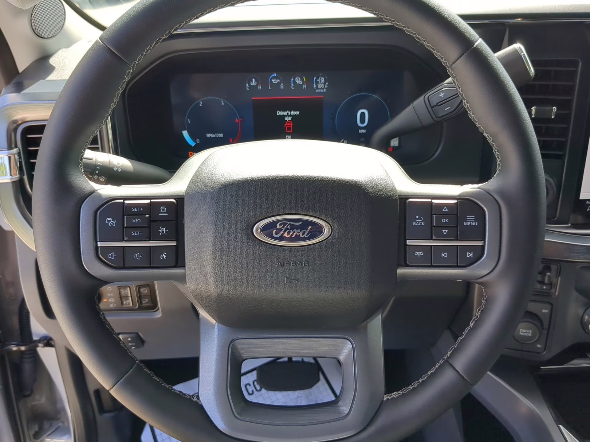 2025 Avalanche Ford Super Duty F-250 SRW LARIAT Crew Cab Pickup 4X4 Truck