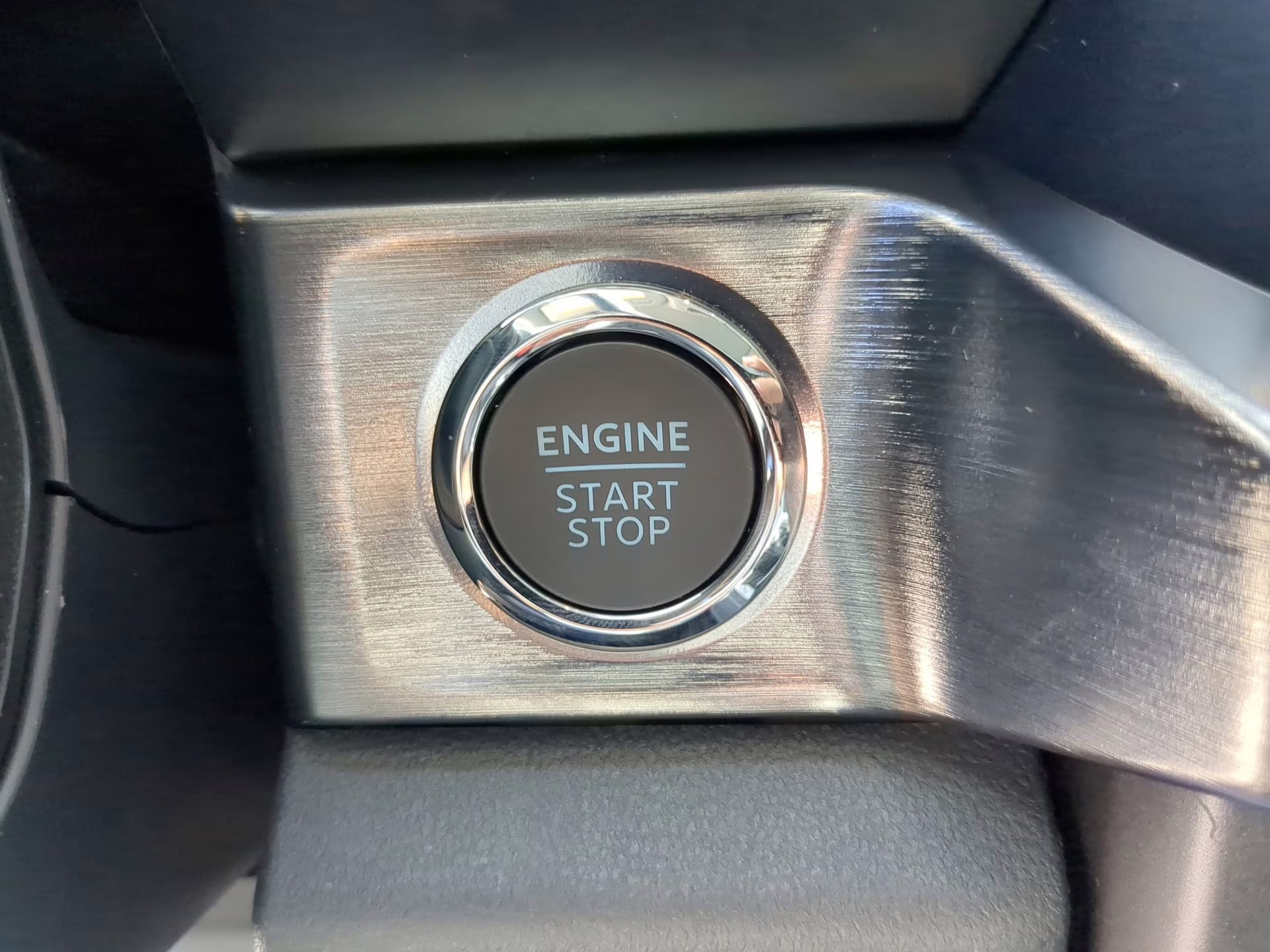 2025 Avalanche Ford Super Duty F-250 SRW LARIAT Crew Cab Pickup 4X4 Truck