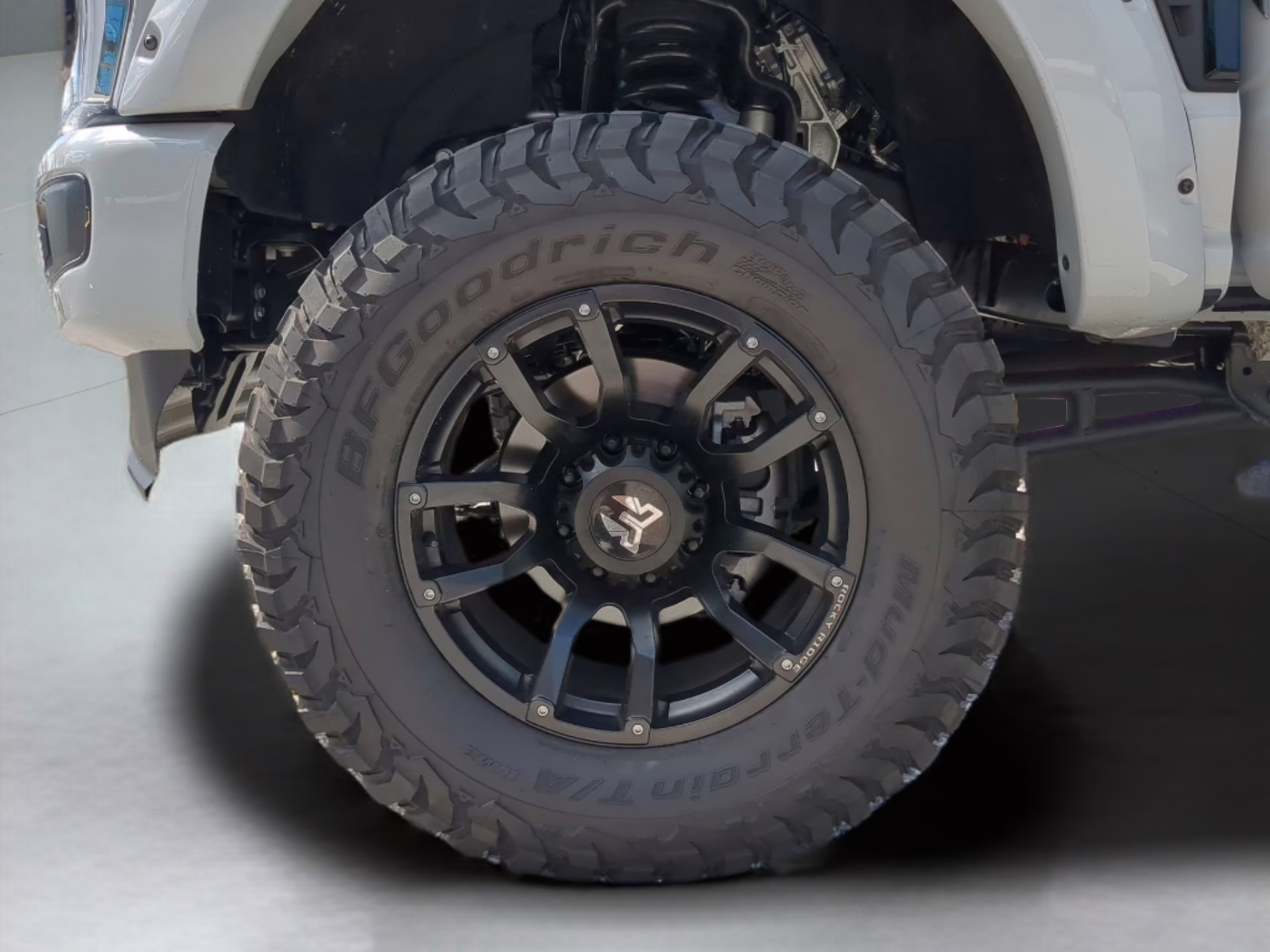 2025 Avalanche Ford Super Duty F-250 SRW LARIAT Crew Cab Pickup 4X4 Truck