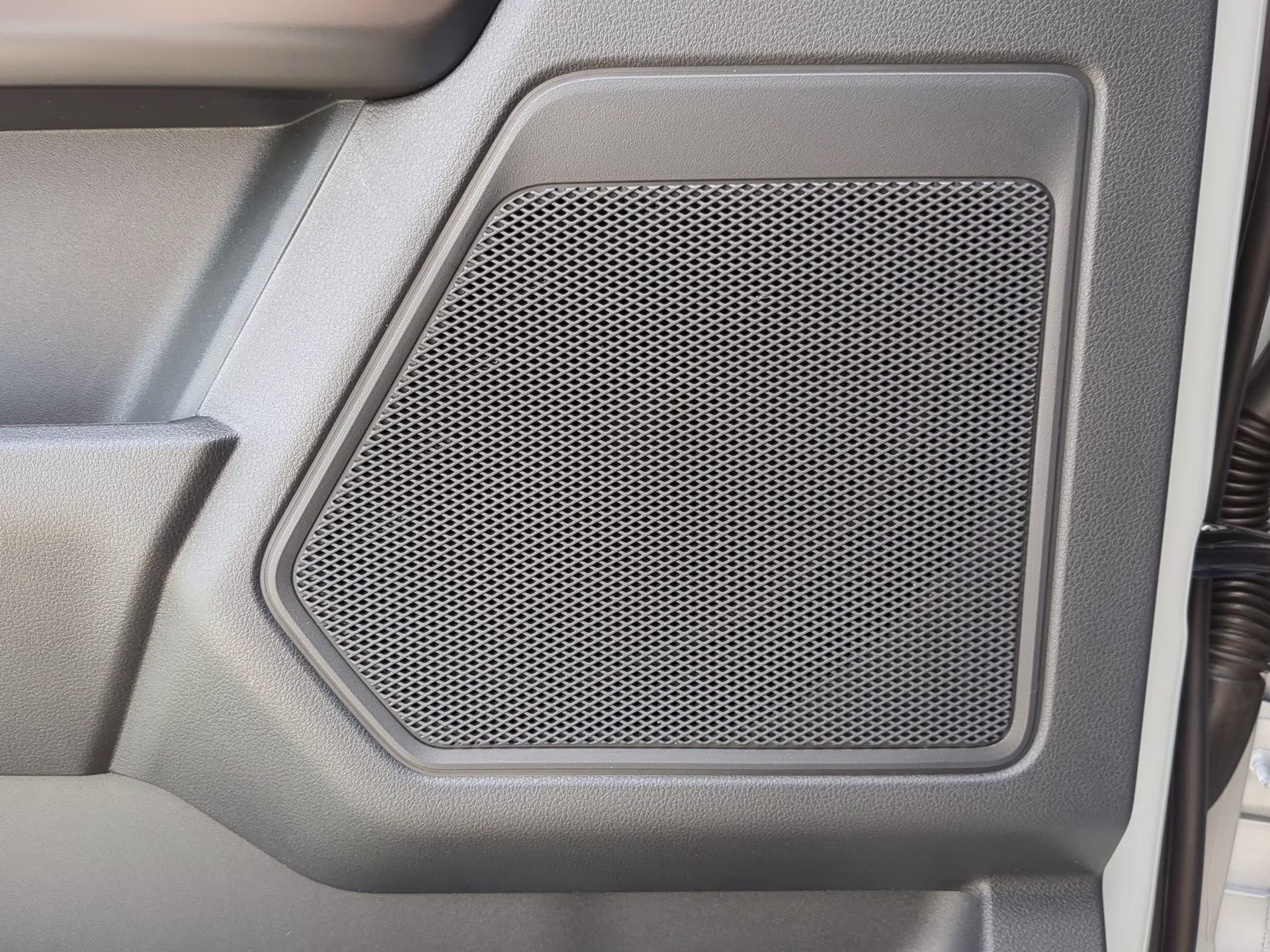 2025 Space White Metallic Ford F-150 STX Crew Cab Pickup 4X4 Truck