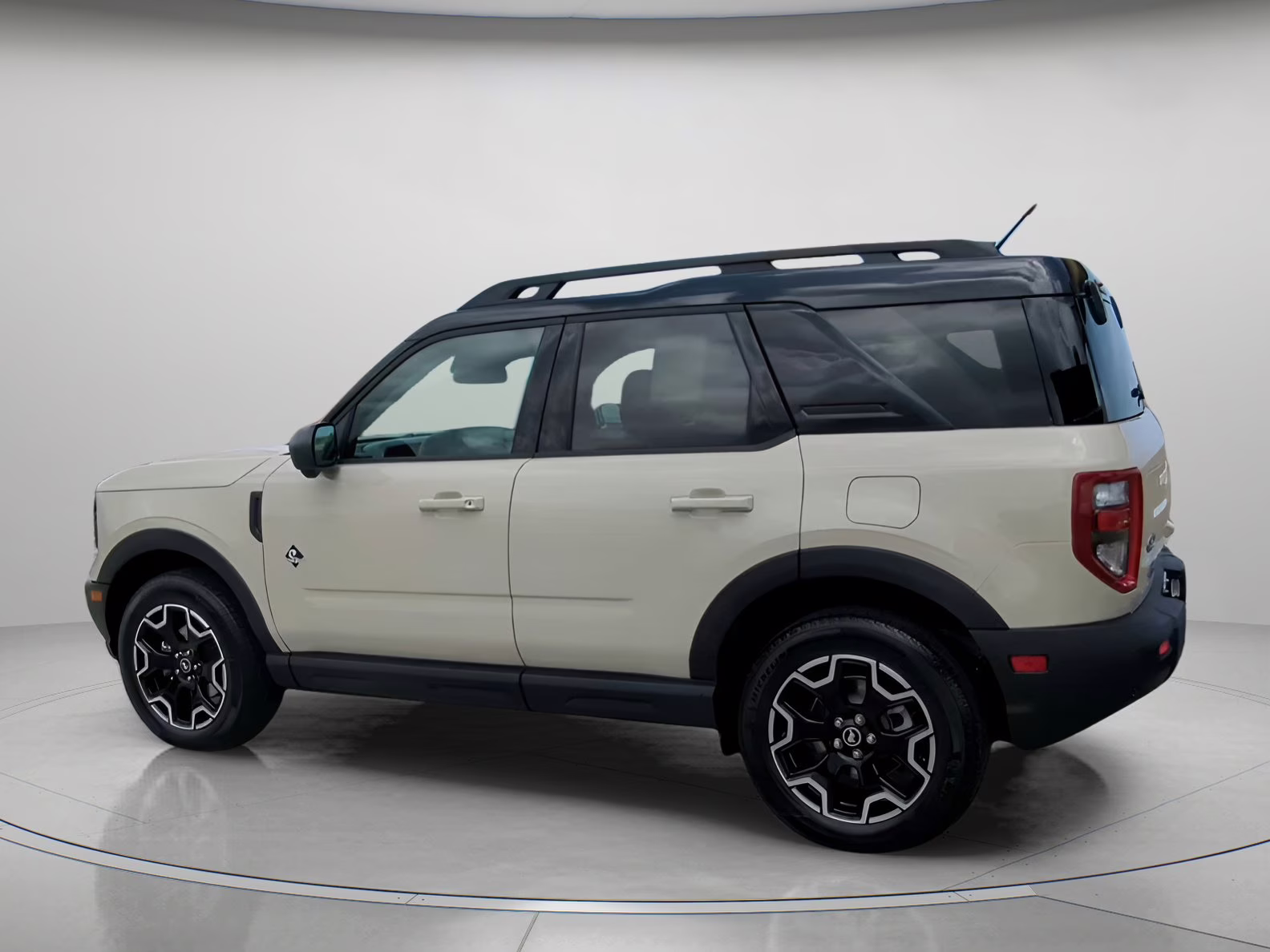 2025 Beige Ford Bronco Sport Outer Banks 4X4 SUV