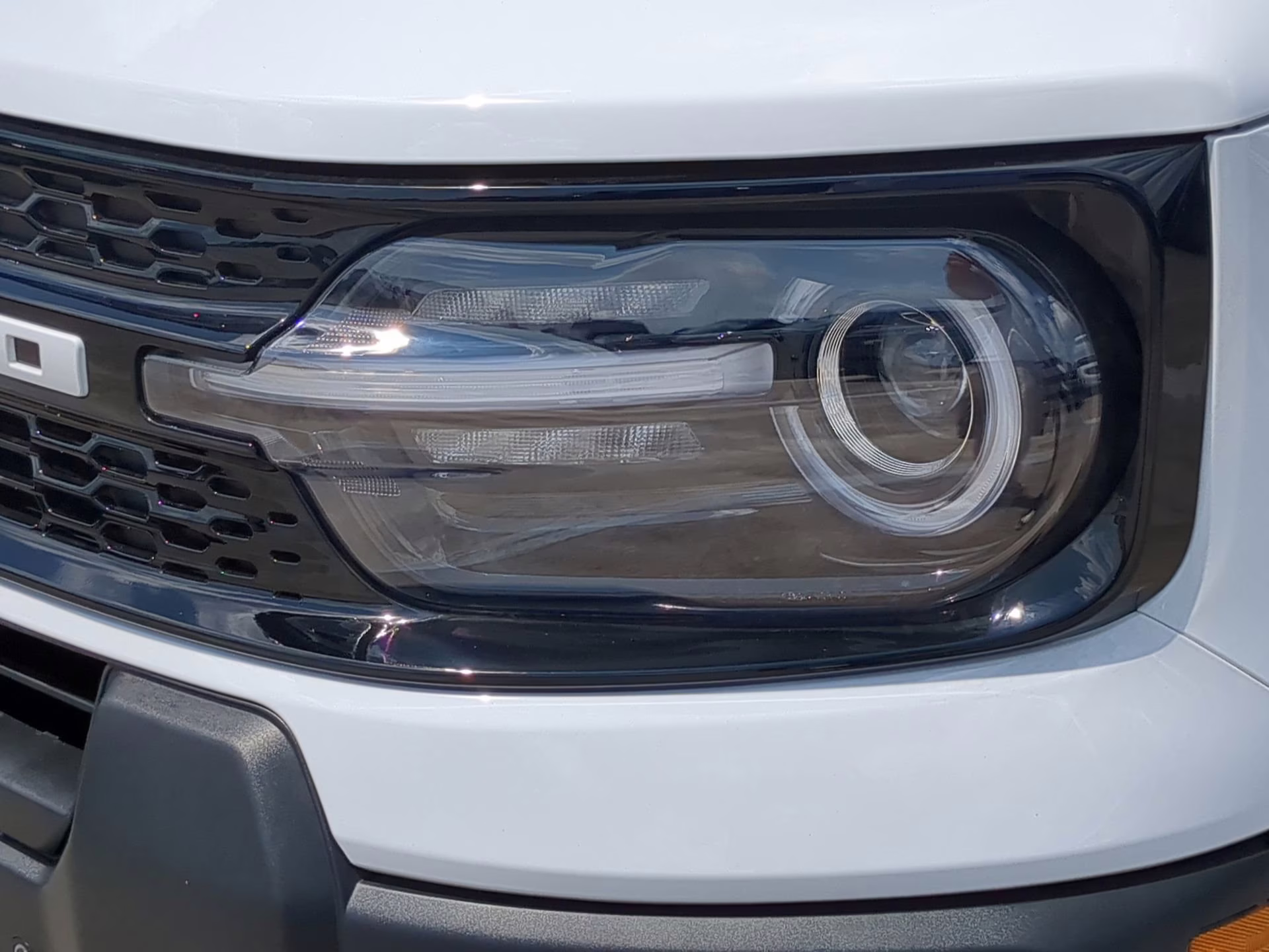 2025 Oxford White Ford Bronco Sport Outer Banks 4X4 SUV