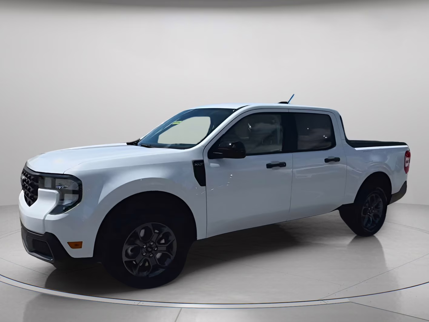 2025 Oxford White Ford Maverick XLT Crew Cab Pickup AWD Truck