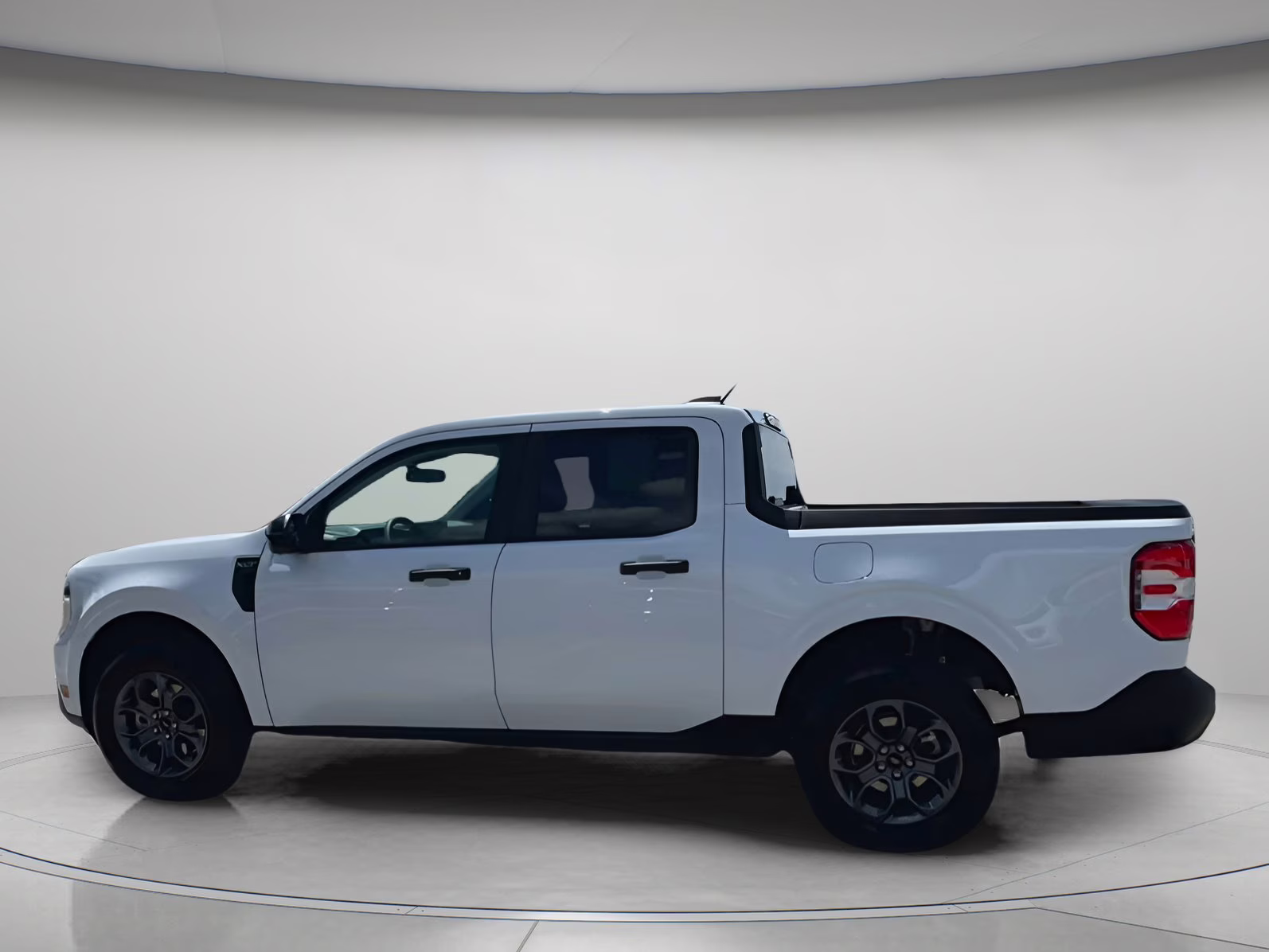 2025 Oxford White Ford Maverick XLT Crew Cab Pickup AWD Truck