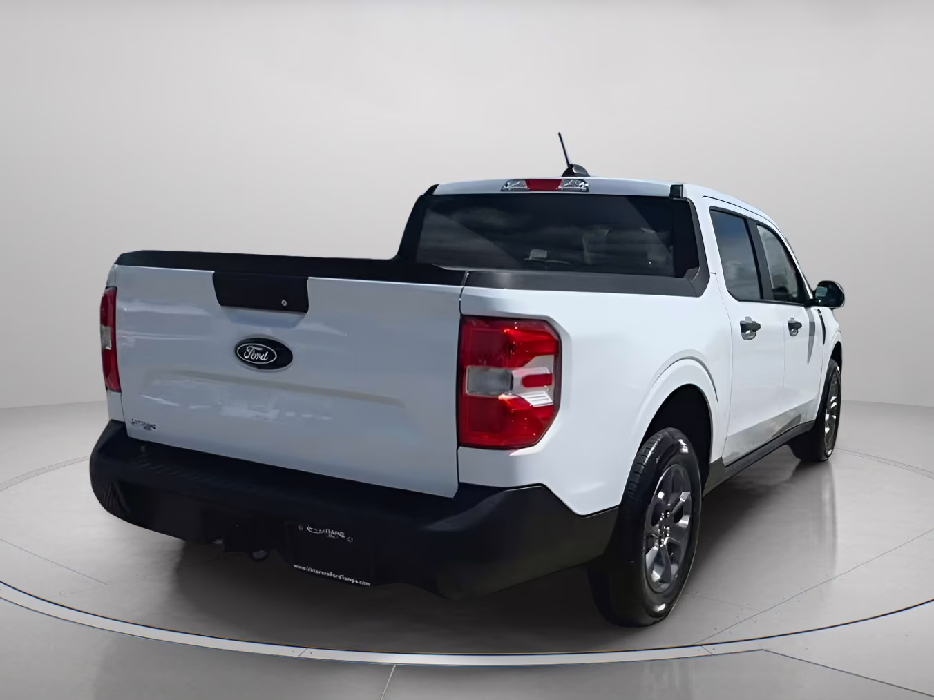 2025 Oxford White Ford Maverick XLT Crew Cab Pickup AWD Truck