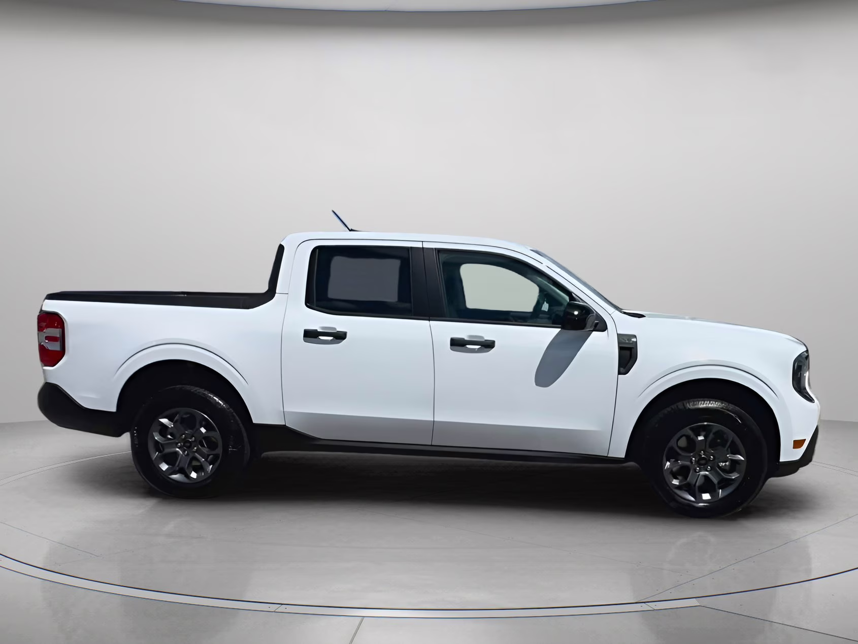2025 Oxford White Ford Maverick XLT Crew Cab Pickup AWD Truck