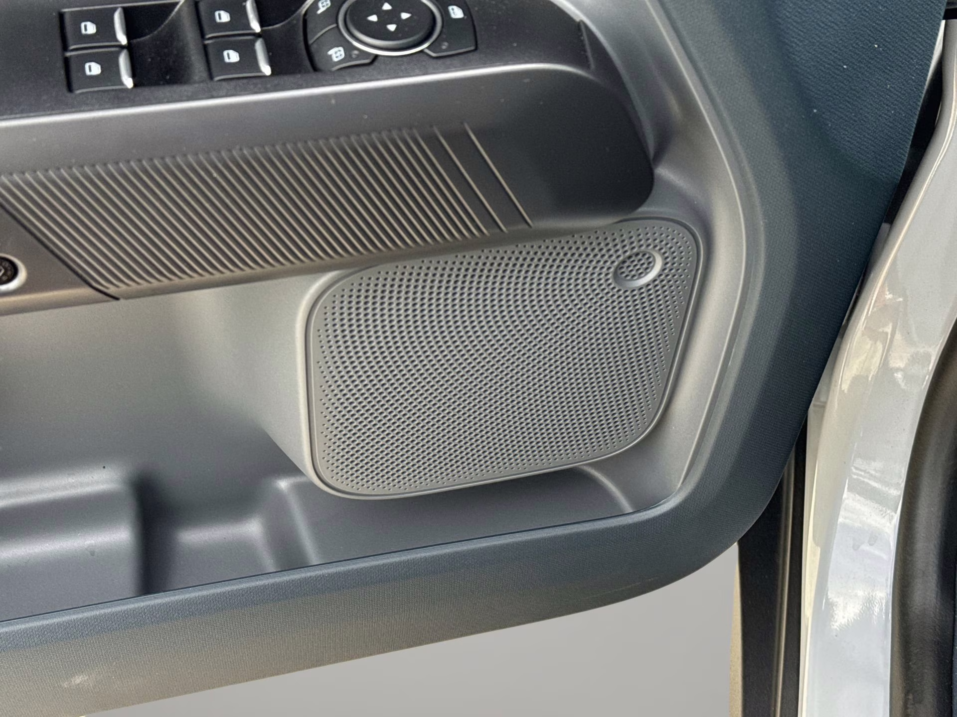 2025 Space White Metallic Ford Maverick XLT Crew Cab Pickup AWD Truck