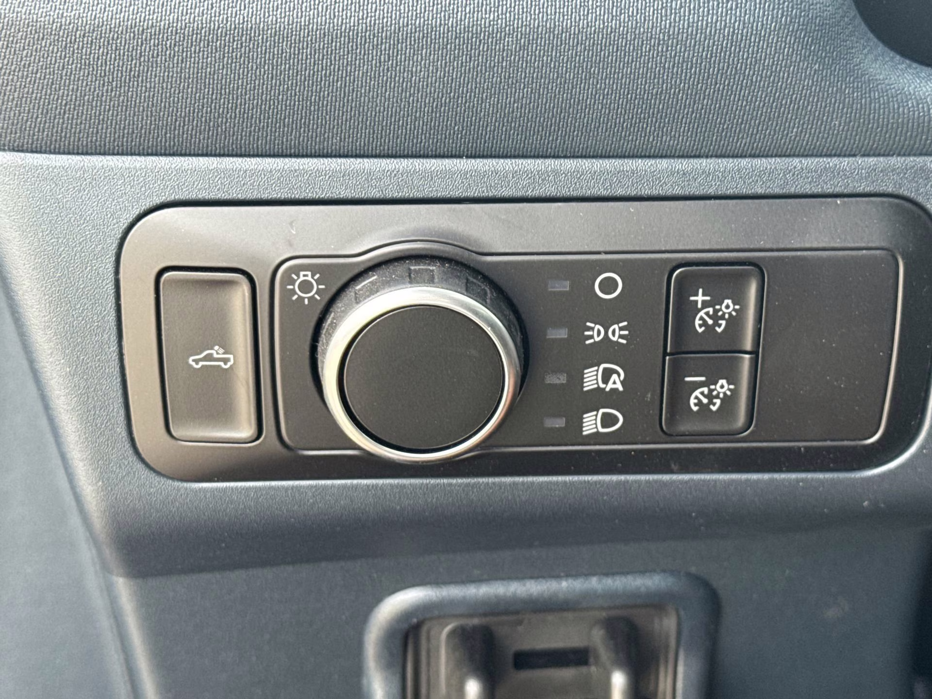 2025 Space White Metallic Ford Maverick XLT Crew Cab Pickup AWD Truck