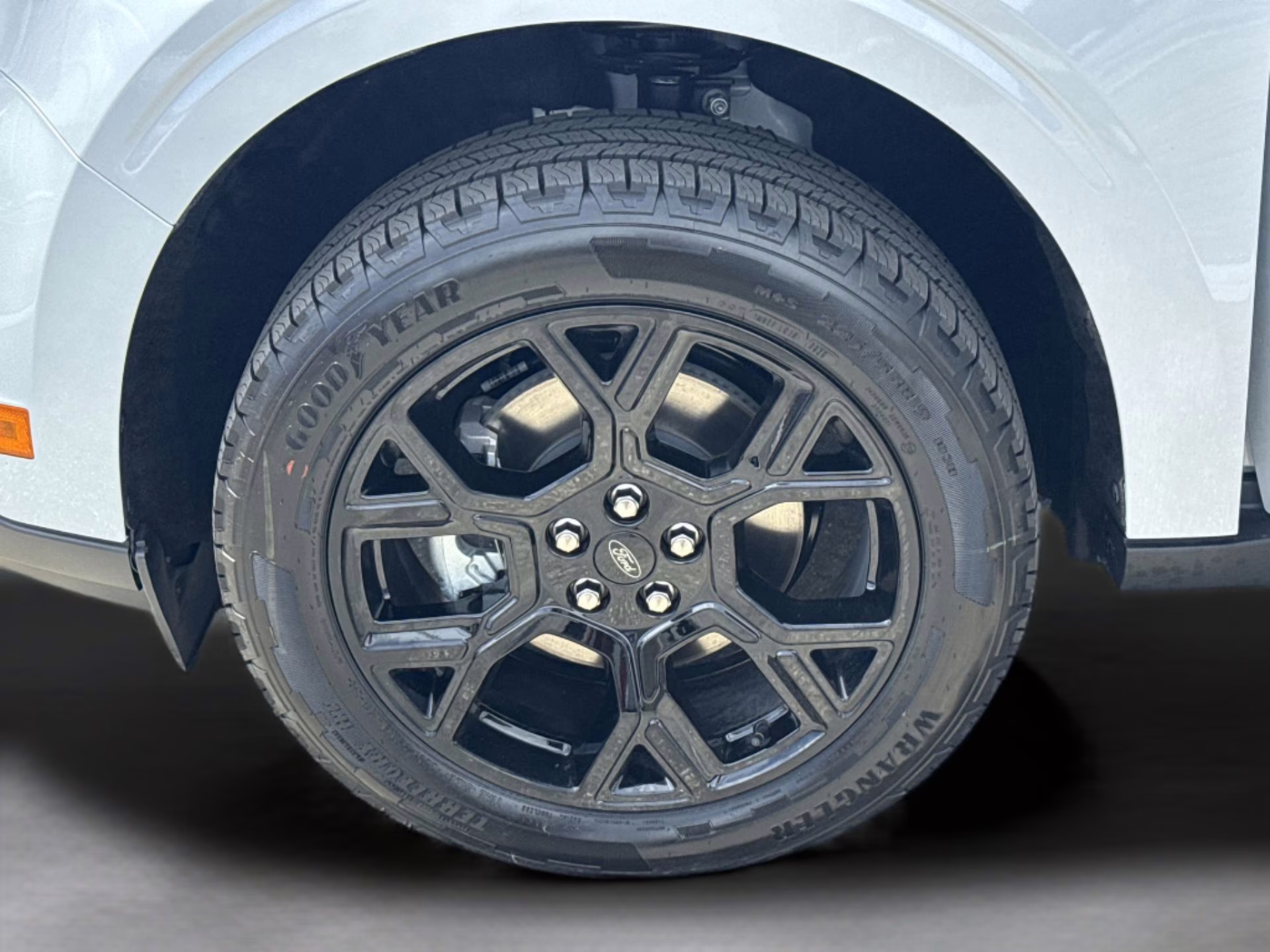 2025 Space White Metallic Ford Maverick XLT Crew Cab Pickup AWD Truck