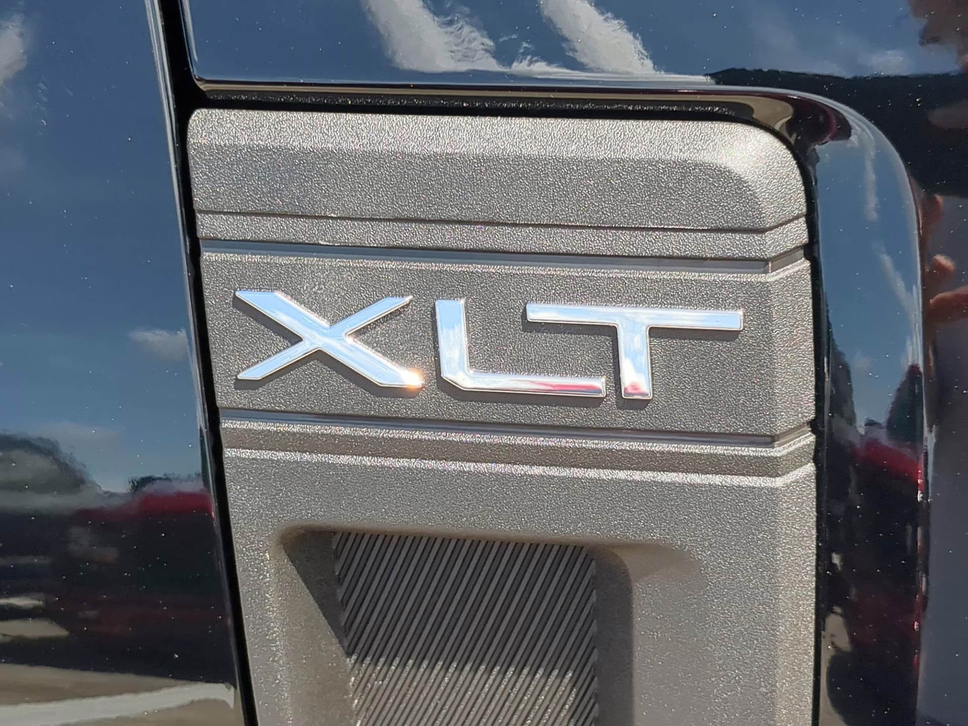 2025 Shadow Black Ford Maverick XLT Crew Cab Pickup AWD Truck