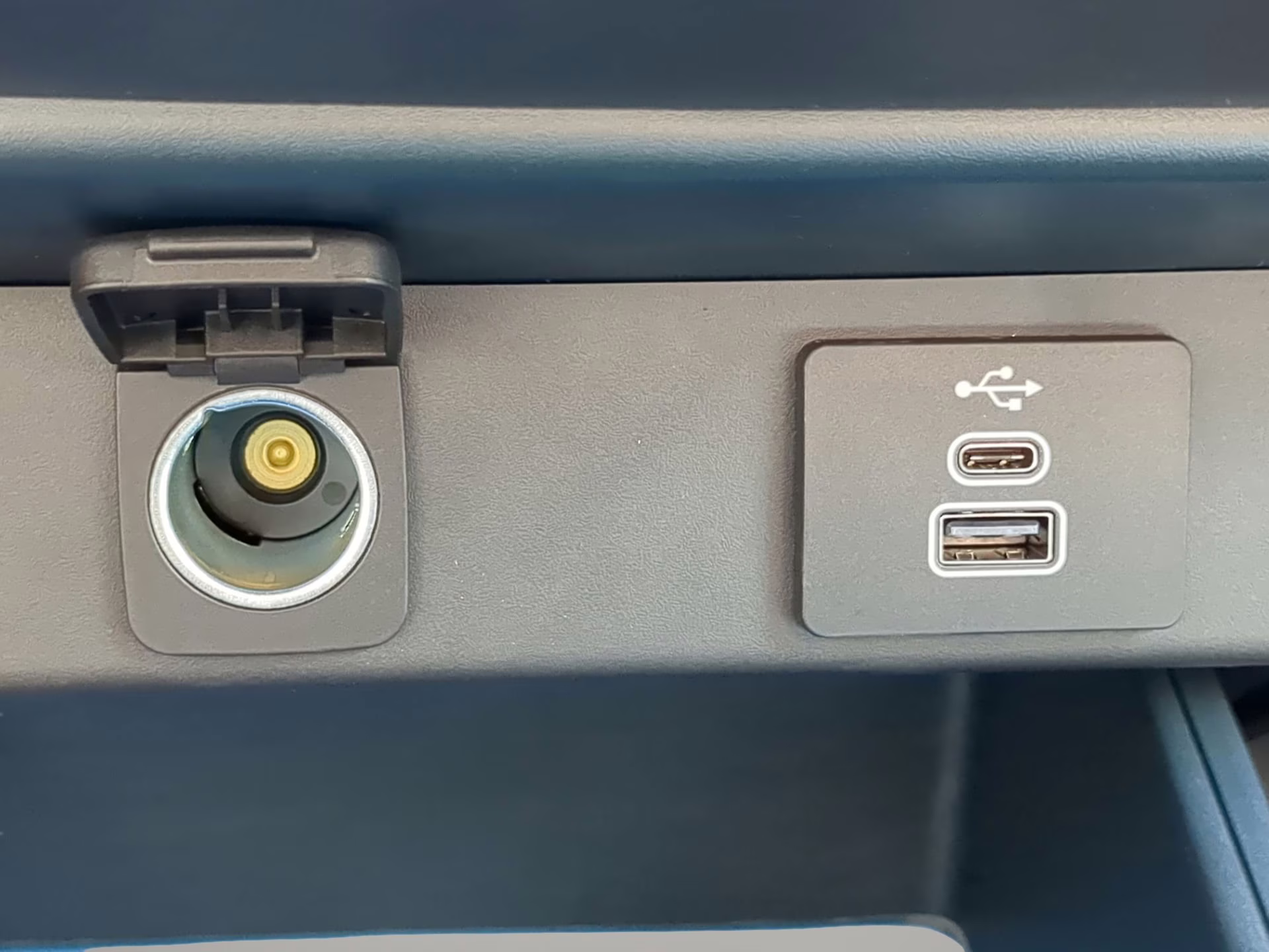 2025 Shadow Black Ford Maverick XLT Crew Cab Pickup AWD Truck