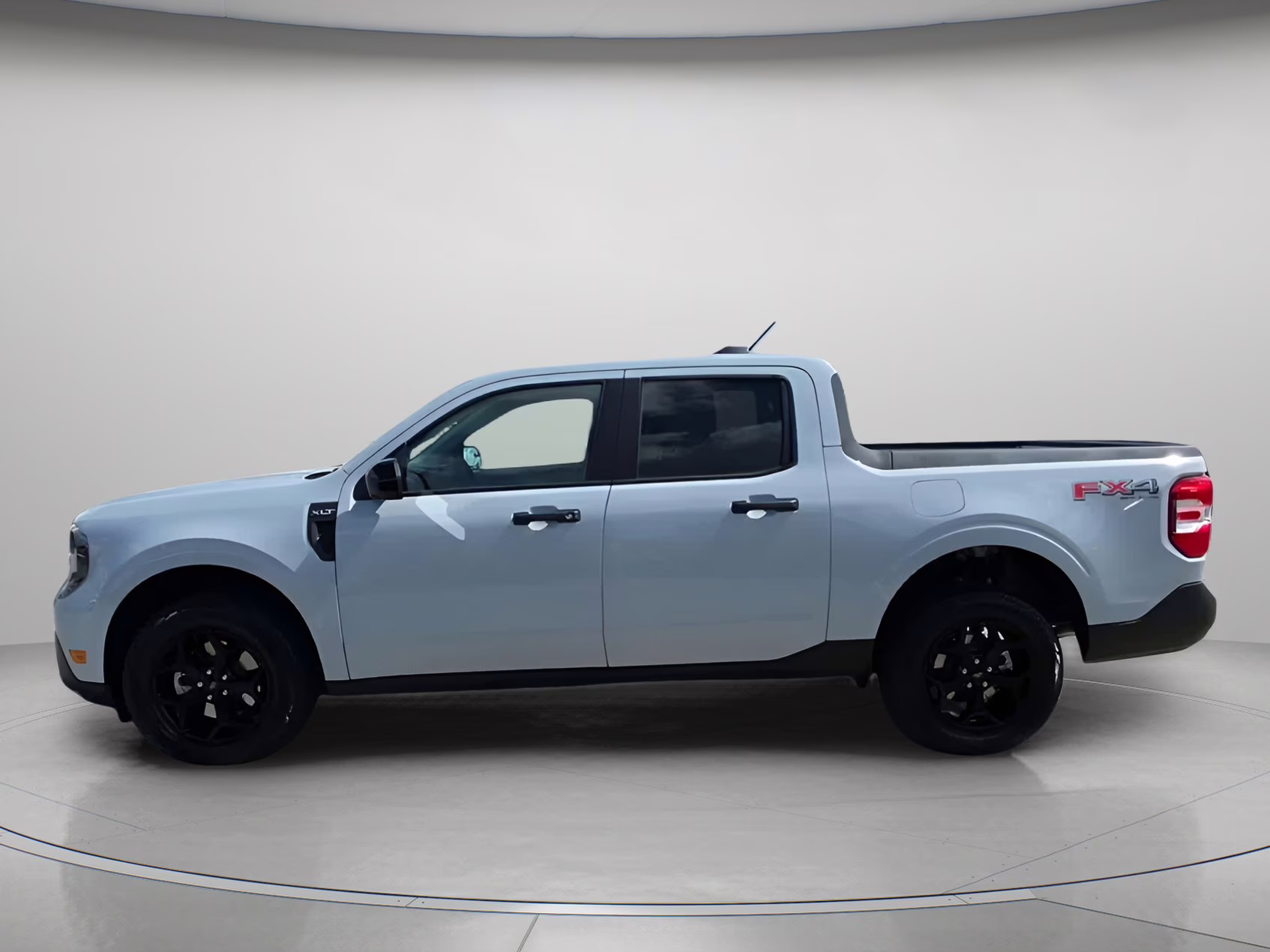 2025 Space White Metallic Ford Maverick XLT Crew Cab Pickup AWD Truck