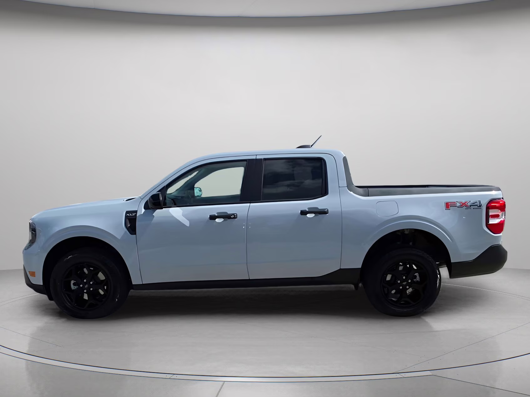 2025 Space White Metallic Ford Maverick XLT Crew Cab Pickup AWD Truck