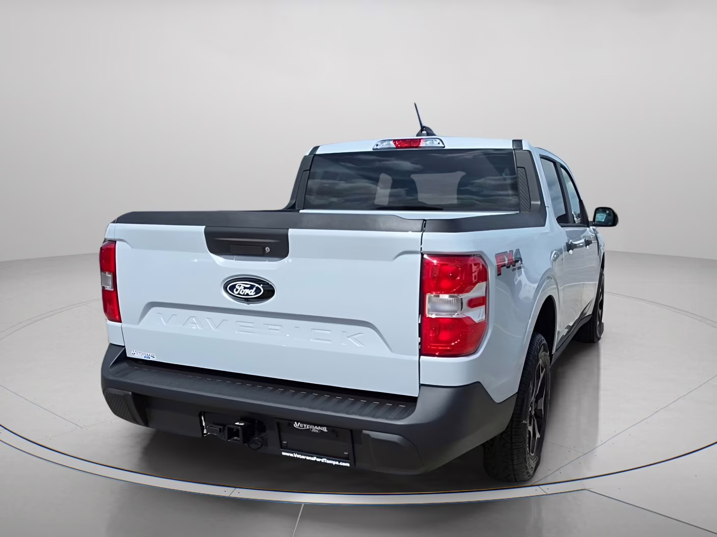 2025 Space White Metallic Ford Maverick XLT Crew Cab Pickup AWD Truck