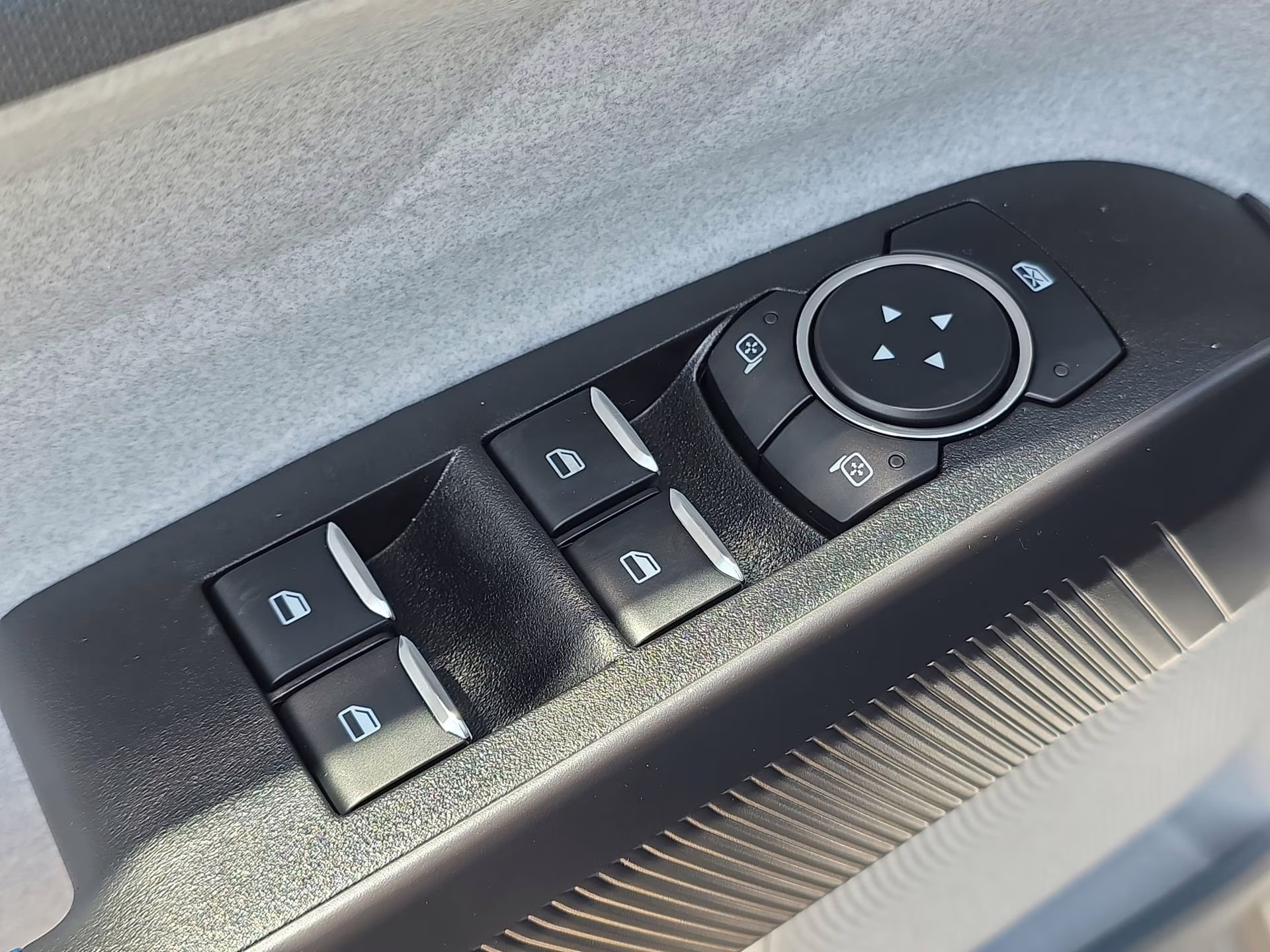 2025 Space White Metallic Ford Maverick XLT Crew Cab Pickup AWD Truck