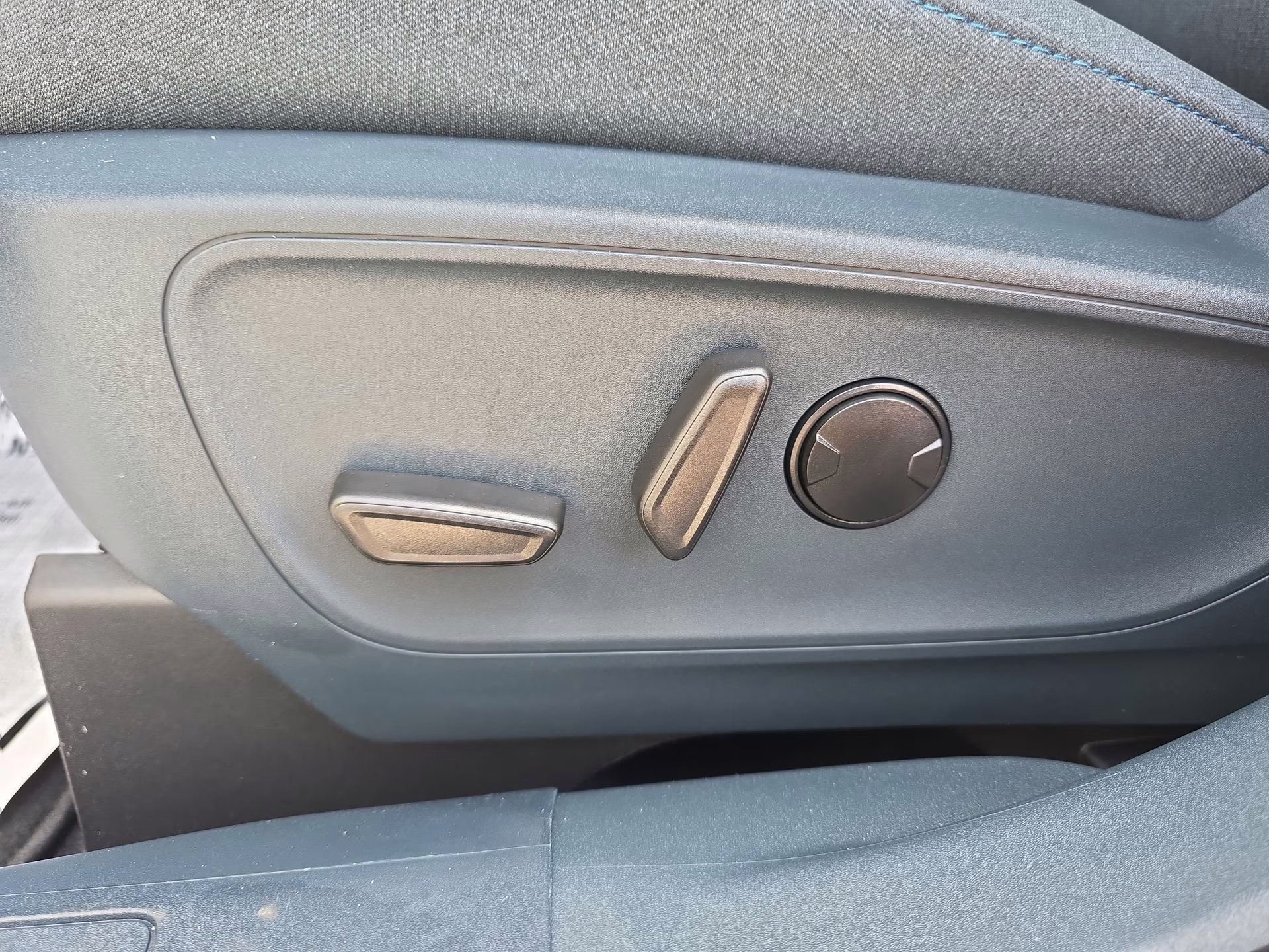 2025 Space White Metallic Ford Maverick XLT Crew Cab Pickup AWD Truck