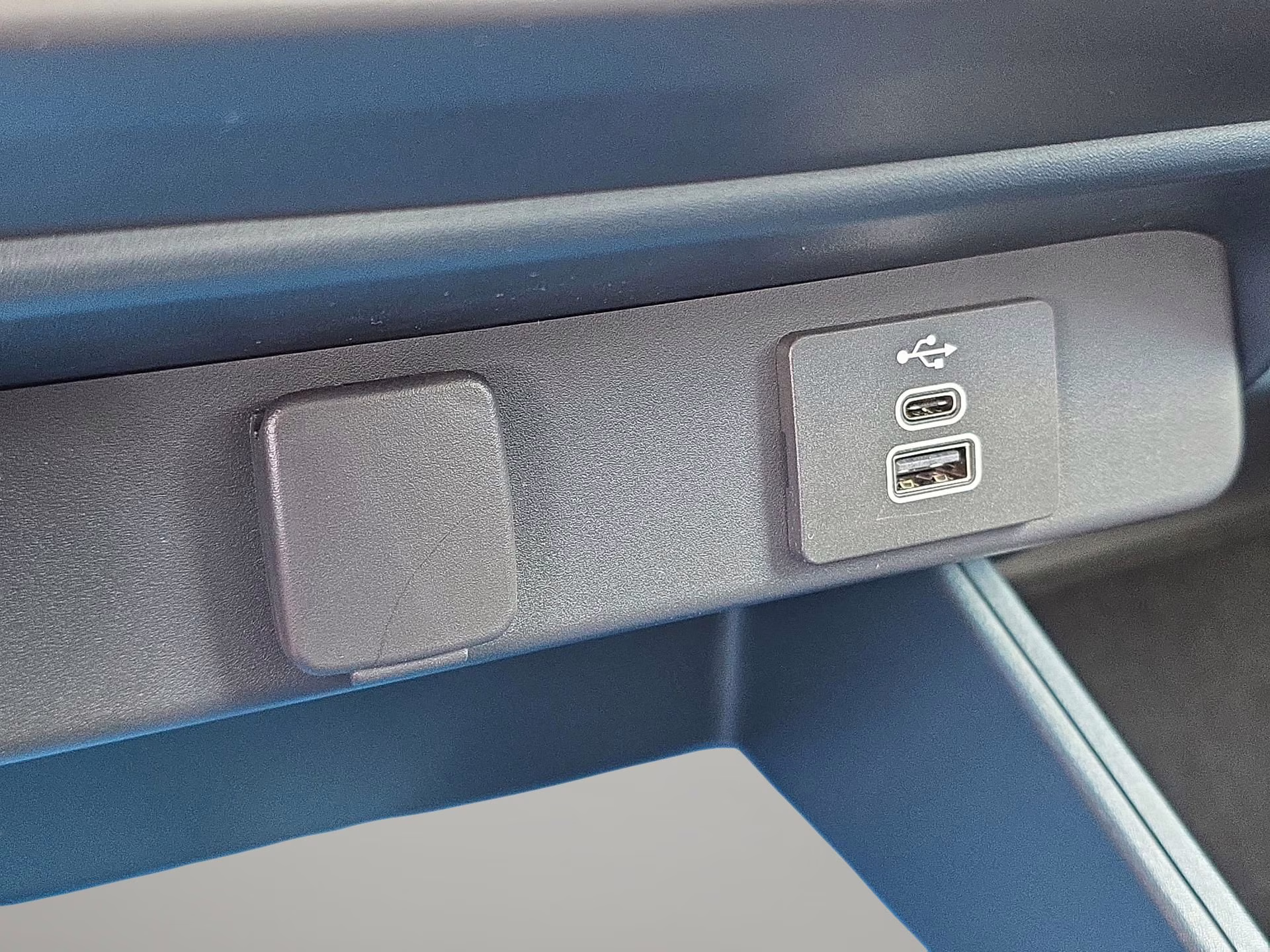 2025 Space White Metallic Ford Maverick XLT Crew Cab Pickup AWD Truck