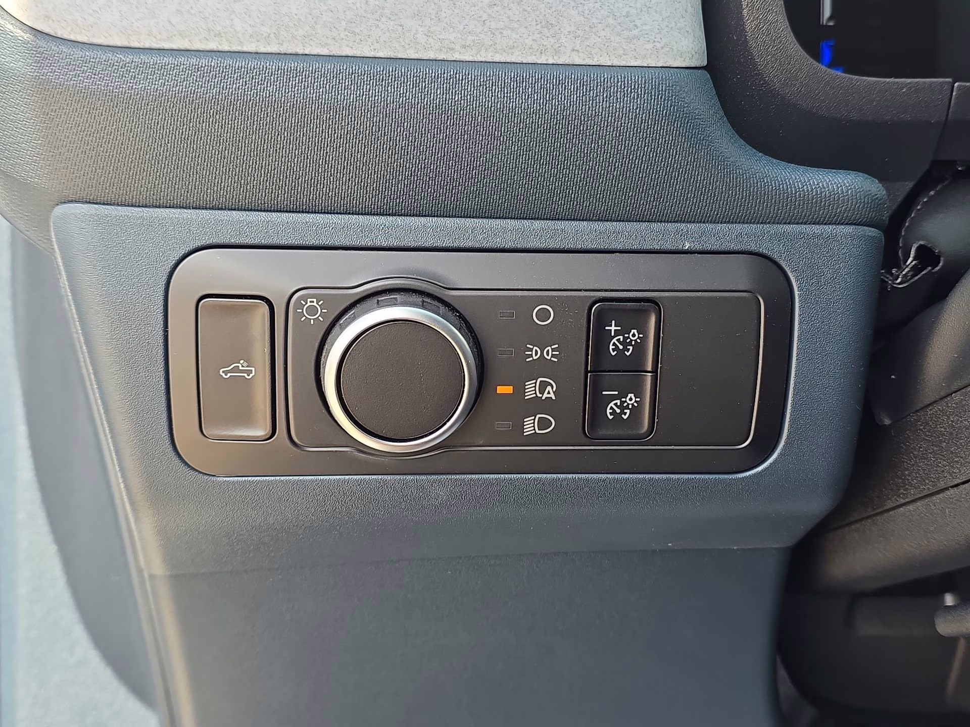 2025 Space White Metallic Ford Maverick XLT Crew Cab Pickup AWD Truck