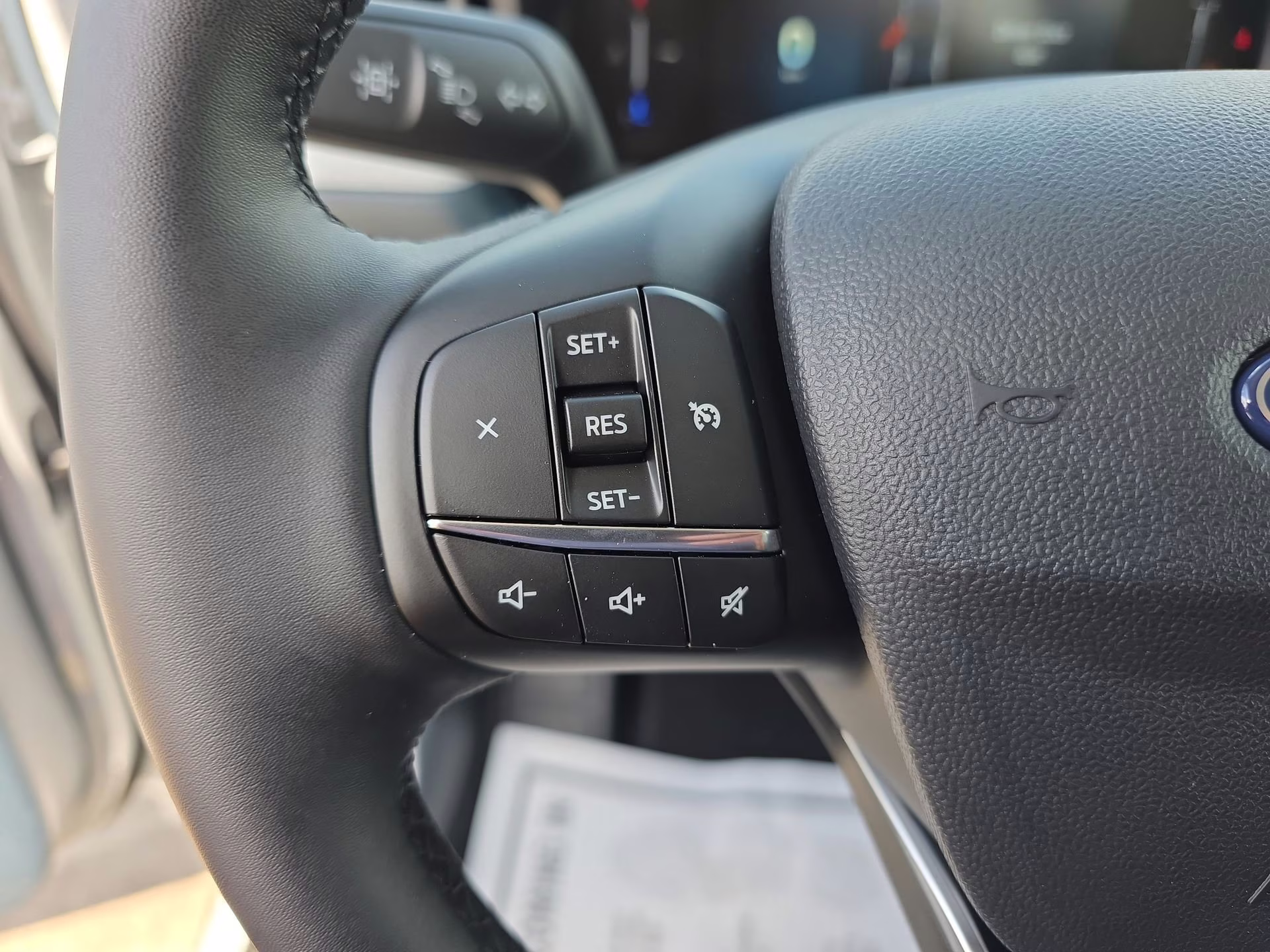 2025 Space White Metallic Ford Maverick XLT Crew Cab Pickup AWD Truck