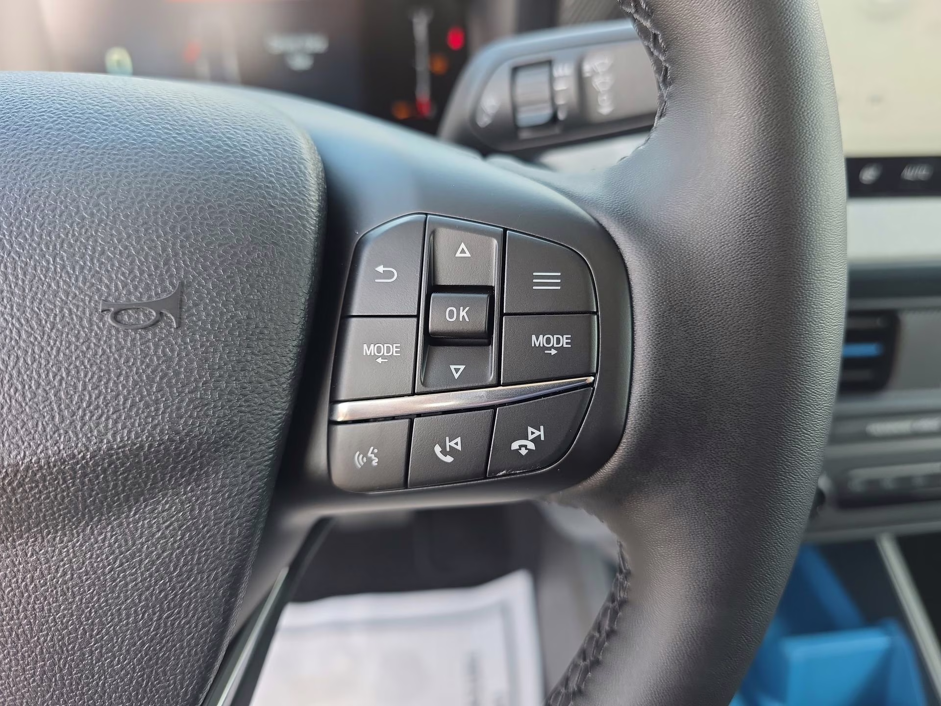 2025 Space White Metallic Ford Maverick XLT Crew Cab Pickup AWD Truck