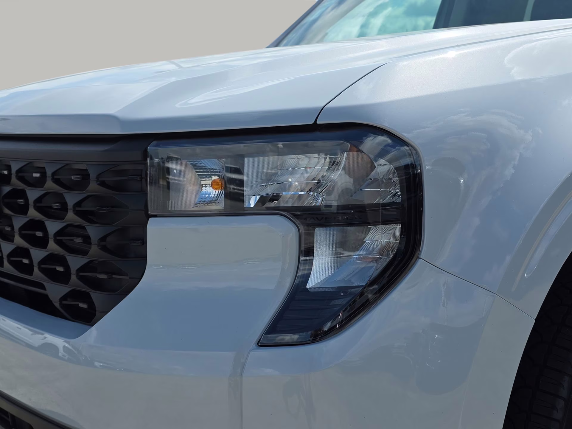 2025 Space White Metallic Ford Maverick XLT Crew Cab Pickup AWD Truck