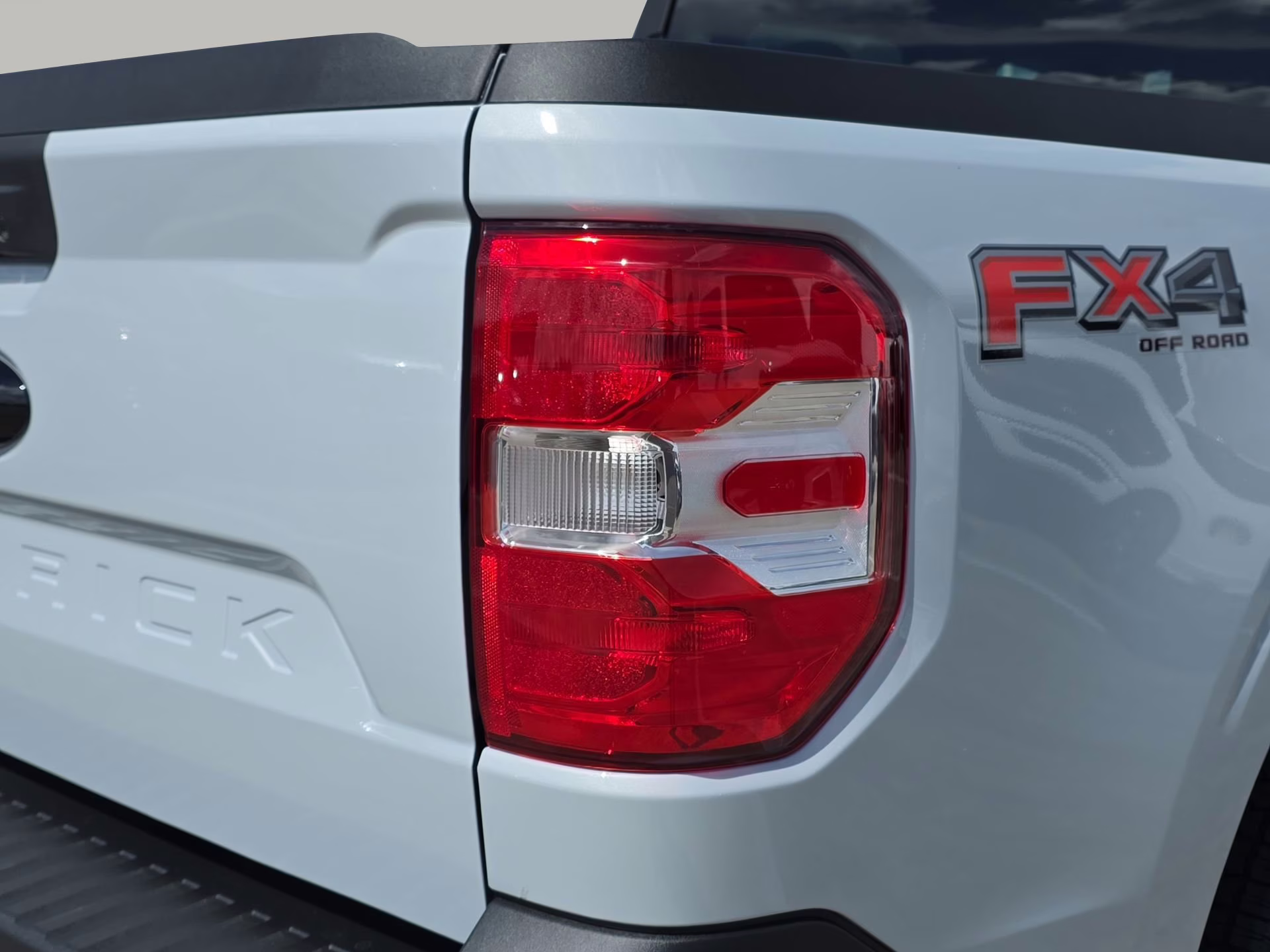 2025 Space White Metallic Ford Maverick XLT Crew Cab Pickup AWD Truck