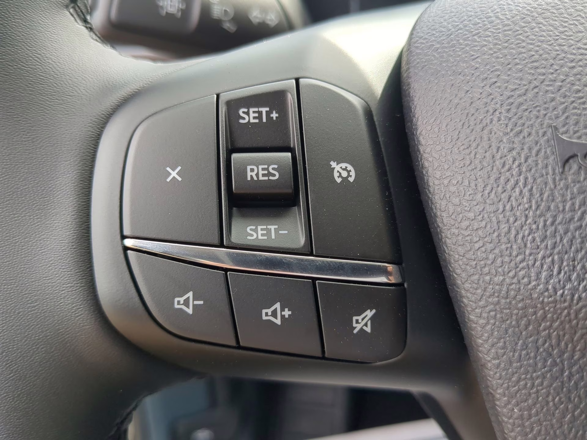 2025 Shadow Black Ford Maverick XLT Crew Cab Pickup AWD Truck