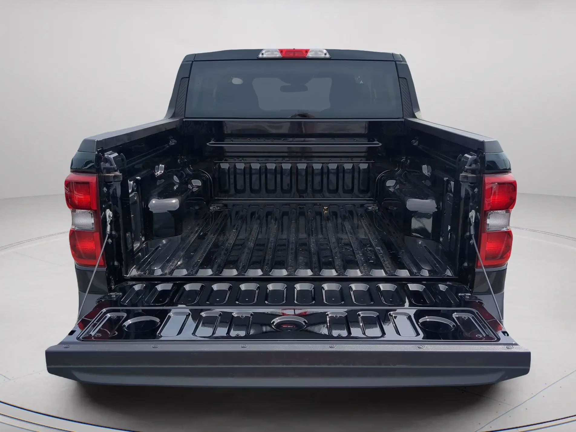 2025 Shadow Black Ford Maverick XLT Crew Cab Pickup AWD Truck