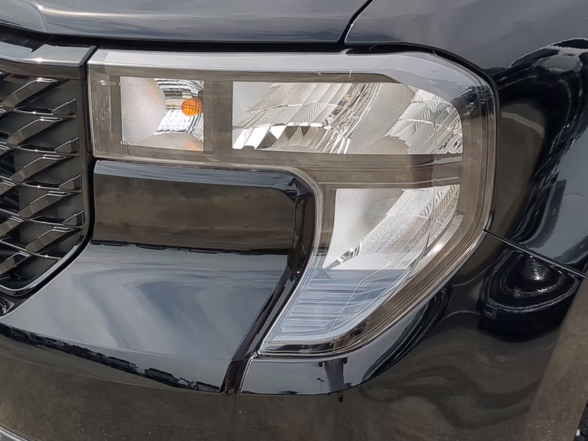 2025 Shadow Black Ford Maverick XLT Crew Cab Pickup AWD Truck