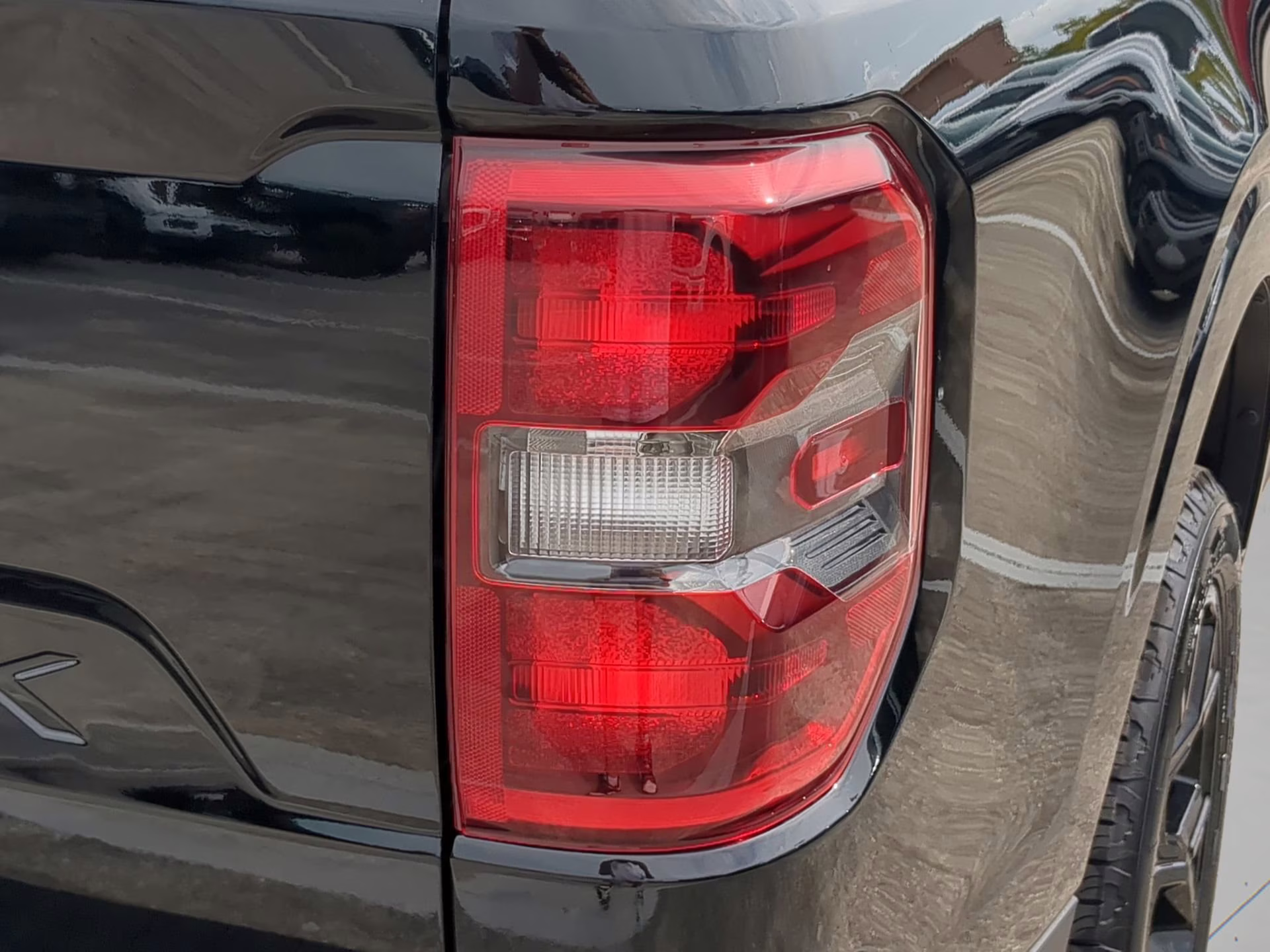 2025 Shadow Black Ford Maverick XLT Crew Cab Pickup AWD Truck