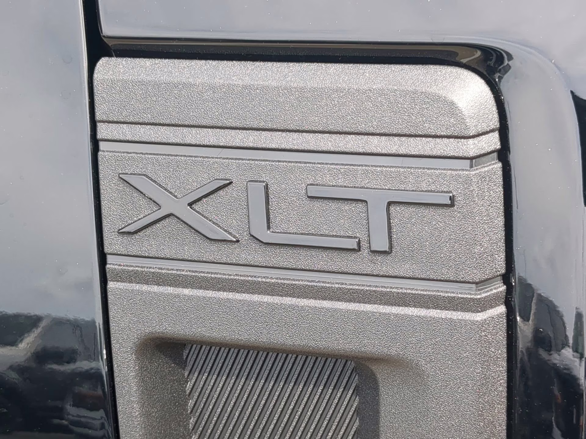 2025 Shadow Black Ford Maverick XLT Crew Cab Pickup AWD Truck