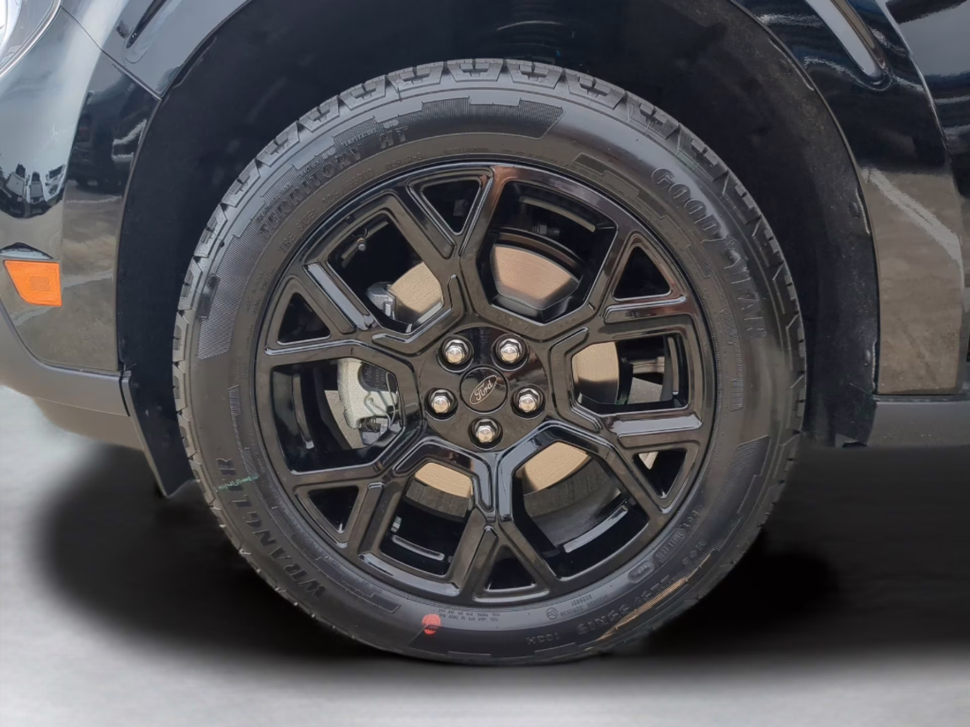 2025 Shadow Black Ford Maverick XLT Crew Cab Pickup AWD Truck