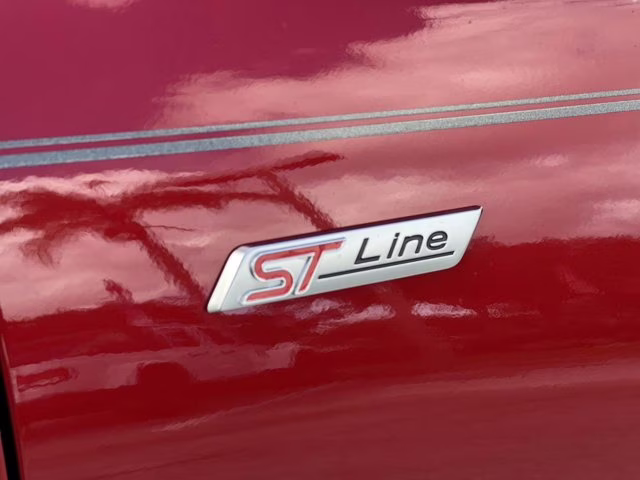 2026 Rapid Red Metallic Tinted Clearcoat Ford Escape ST-Line FWD SUV