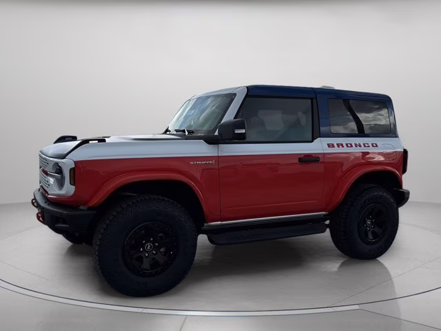 2025 Oxford White Ford Bronco Stroppe Edition 4X4 Convertible