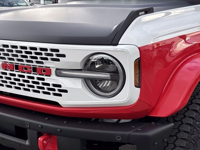 2025 Oxford White Ford Bronco Stroppe Edition 4X4 Convertible