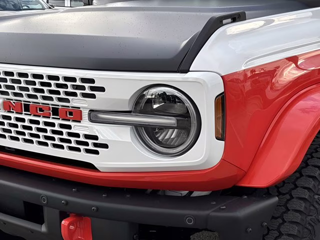 2025 Oxford White Ford Bronco Stroppe Edition 4X4 Convertible